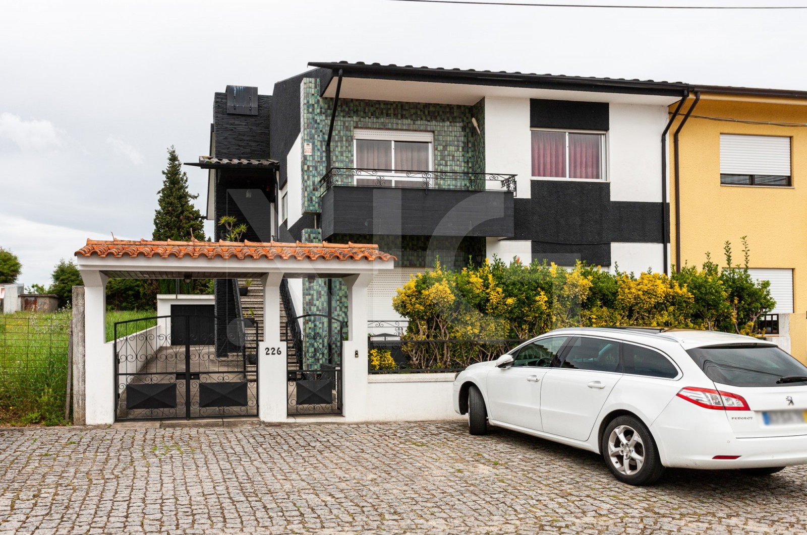 Moradia T3 para Venda em Castêlo da Maia, Maia, Porto - Fachada (Imagem 1)