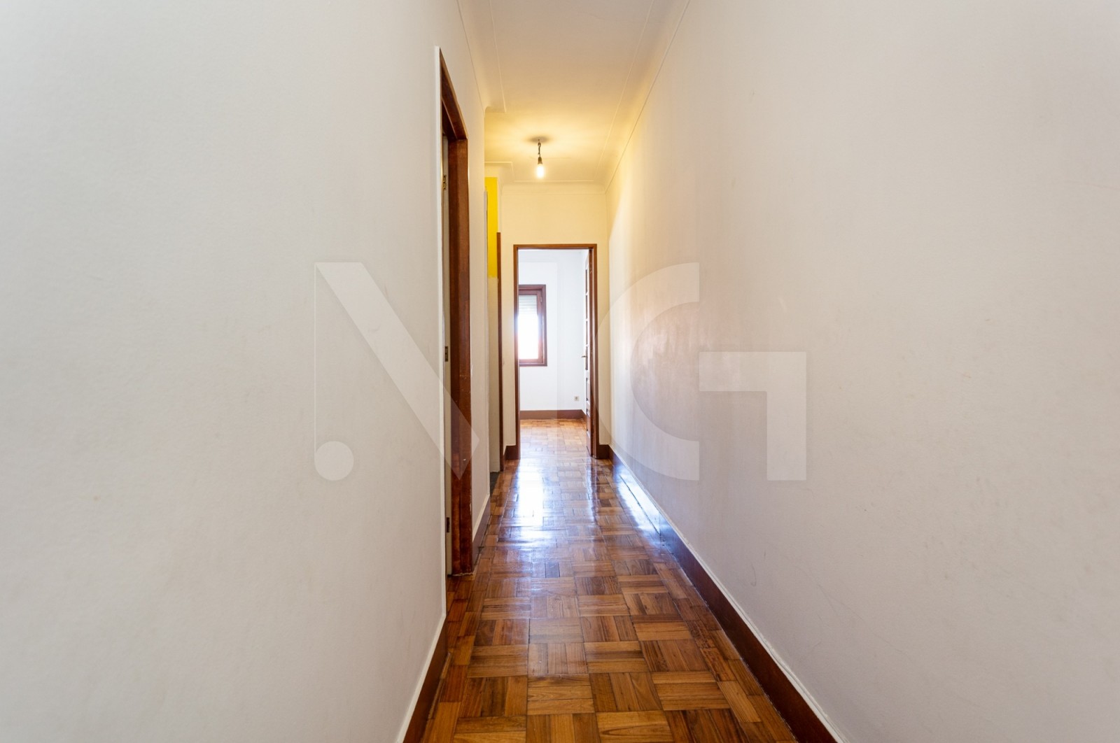 Apartment T3+1 for For sale in Mafamude e Vilar do Paraíso, Vila Nova de Gaia, Porto - Corredor (Imagem 1)
