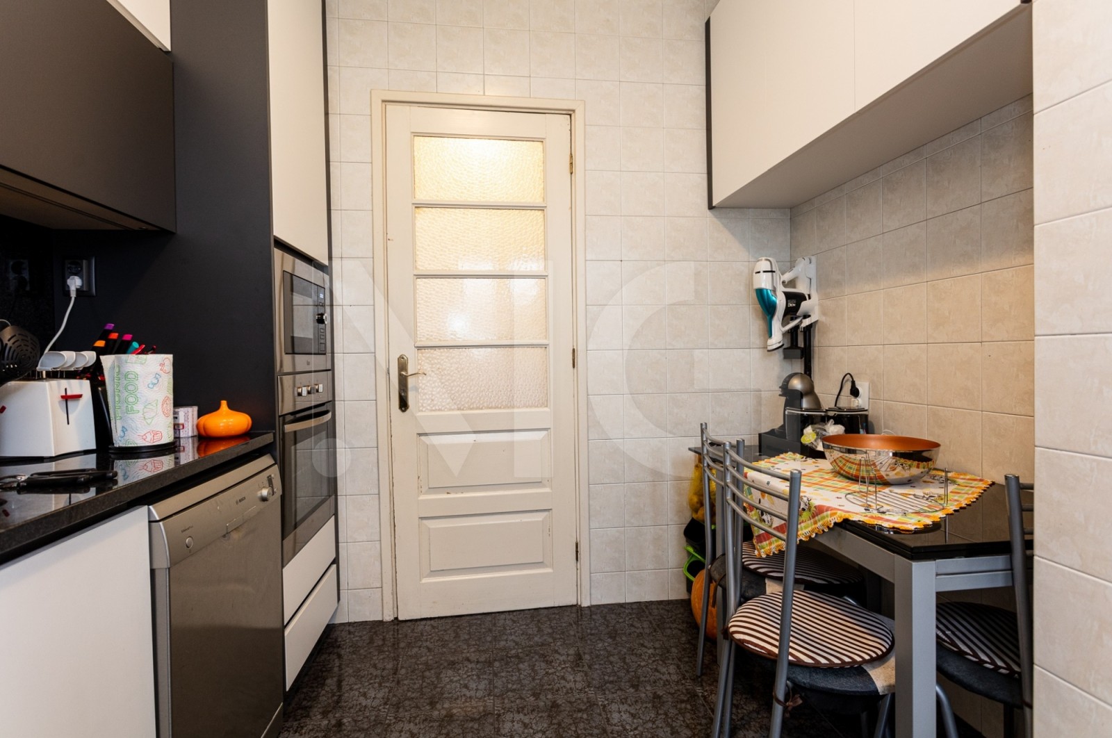 Apartment T3+1 for For sale in Mafamude e Vilar do Paraíso, Vila Nova de Gaia, Porto - Cozinha (Imagem 1)