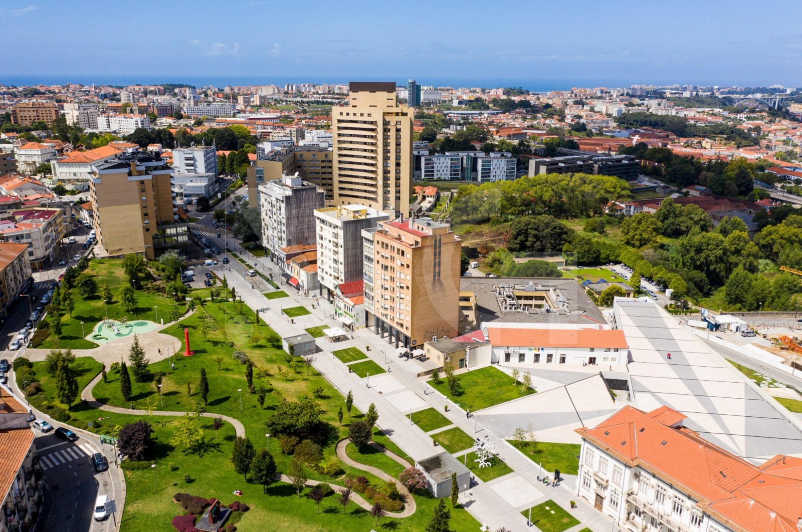 Apartment T3+1 for For sale in Mafamude e Vilar do Paraíso, Vila Nova de Gaia, Porto - Área envolvente (Imagem 8)