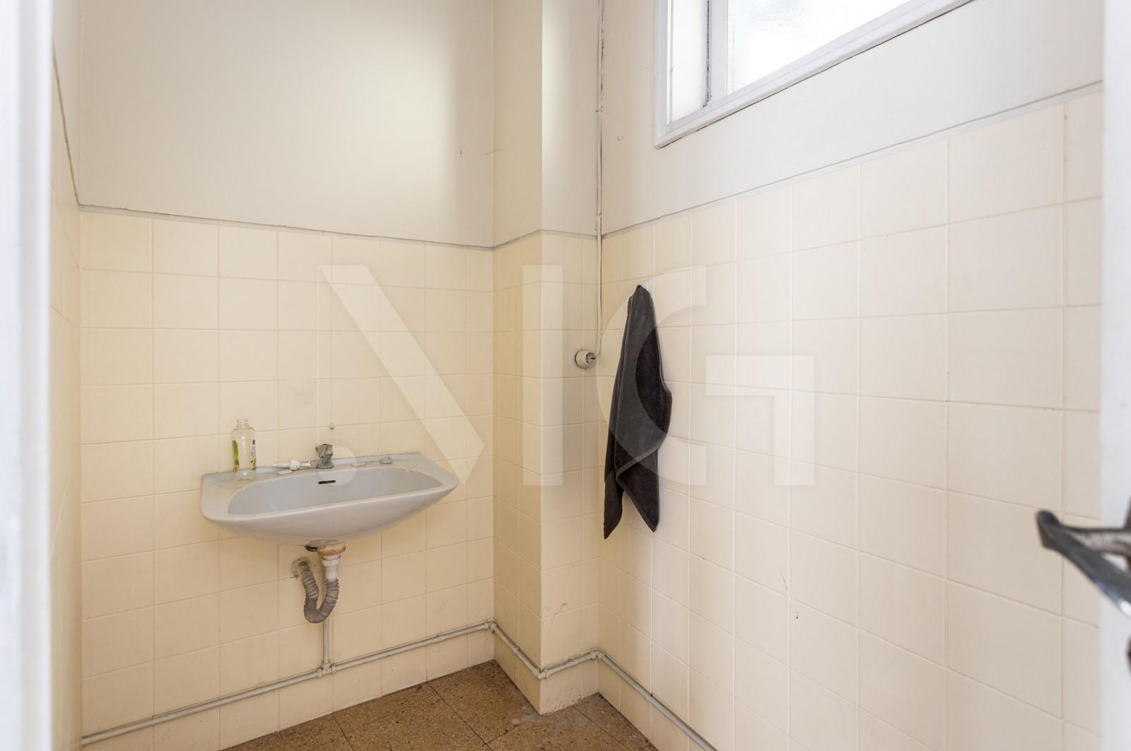 Office for Buy in Cedofeita, Santo Ildefonso, Sé, Miragaia, São Nicolau e Vitória, Porto, Porto - Casa de banho (Imagem 1)