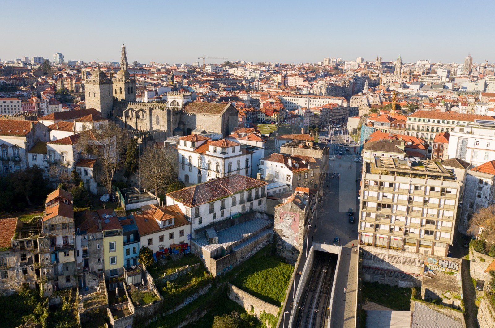 Office for Buy in Cedofeita, Santo Ildefonso, Sé, Miragaia, São Nicolau e Vitória, Porto, Porto - Área envolvente (Imagem 3)