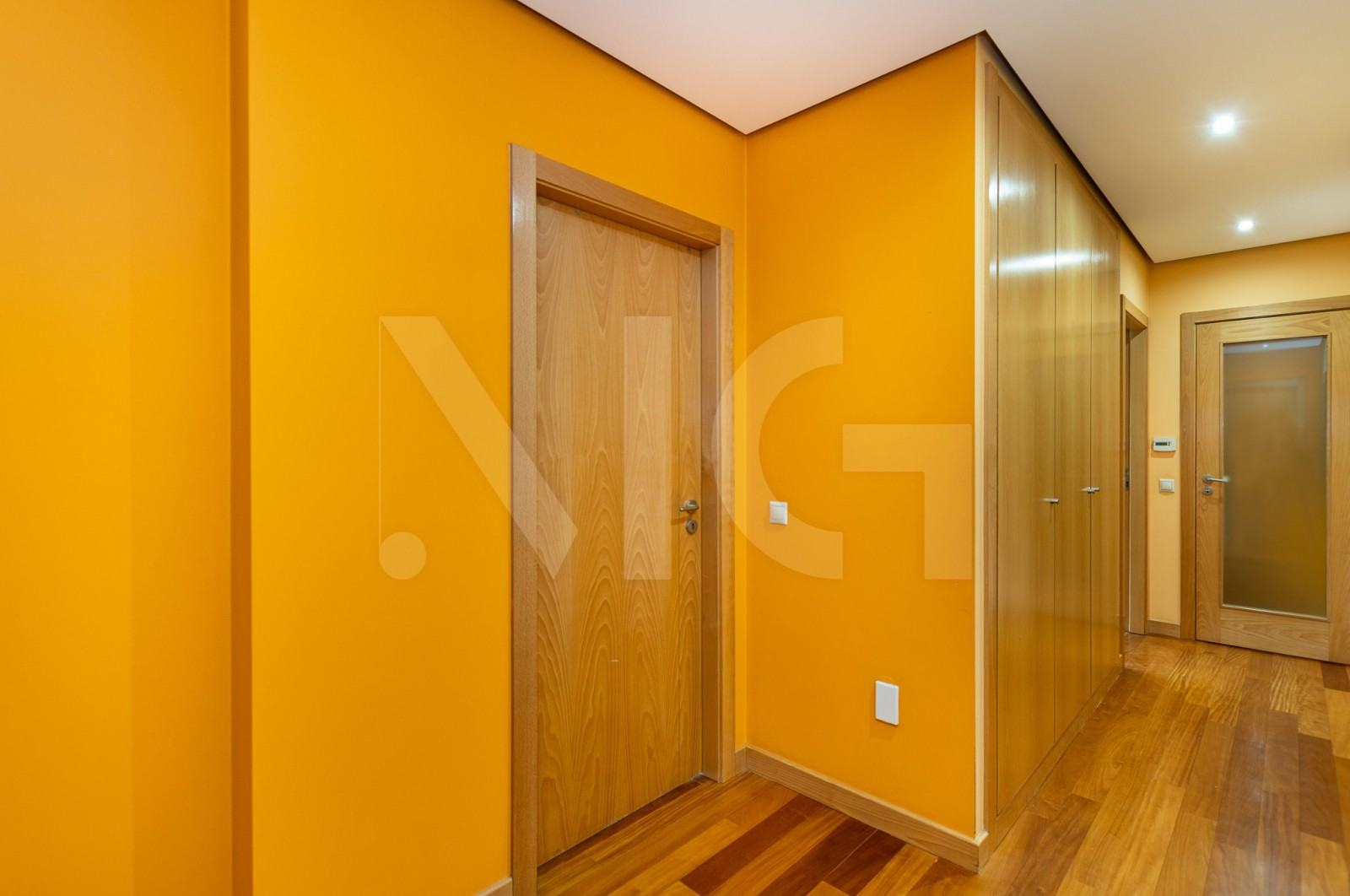 Apartamento T4 para Venda em Águas Santas, Maia, Porto - Corredor (Imagem 2)