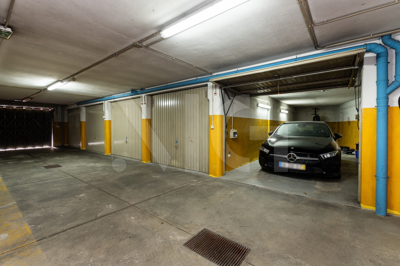 Apartamento T4 para Venda em Águas Santas, Maia, Porto - Parqueamento/Garagem (Imagem 2)