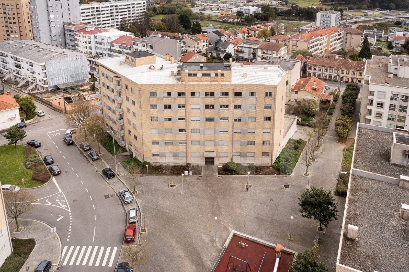 Apartamento T4 para Venda em Águas Santas, Maia, Porto - Área envolvente (Imagem 4)