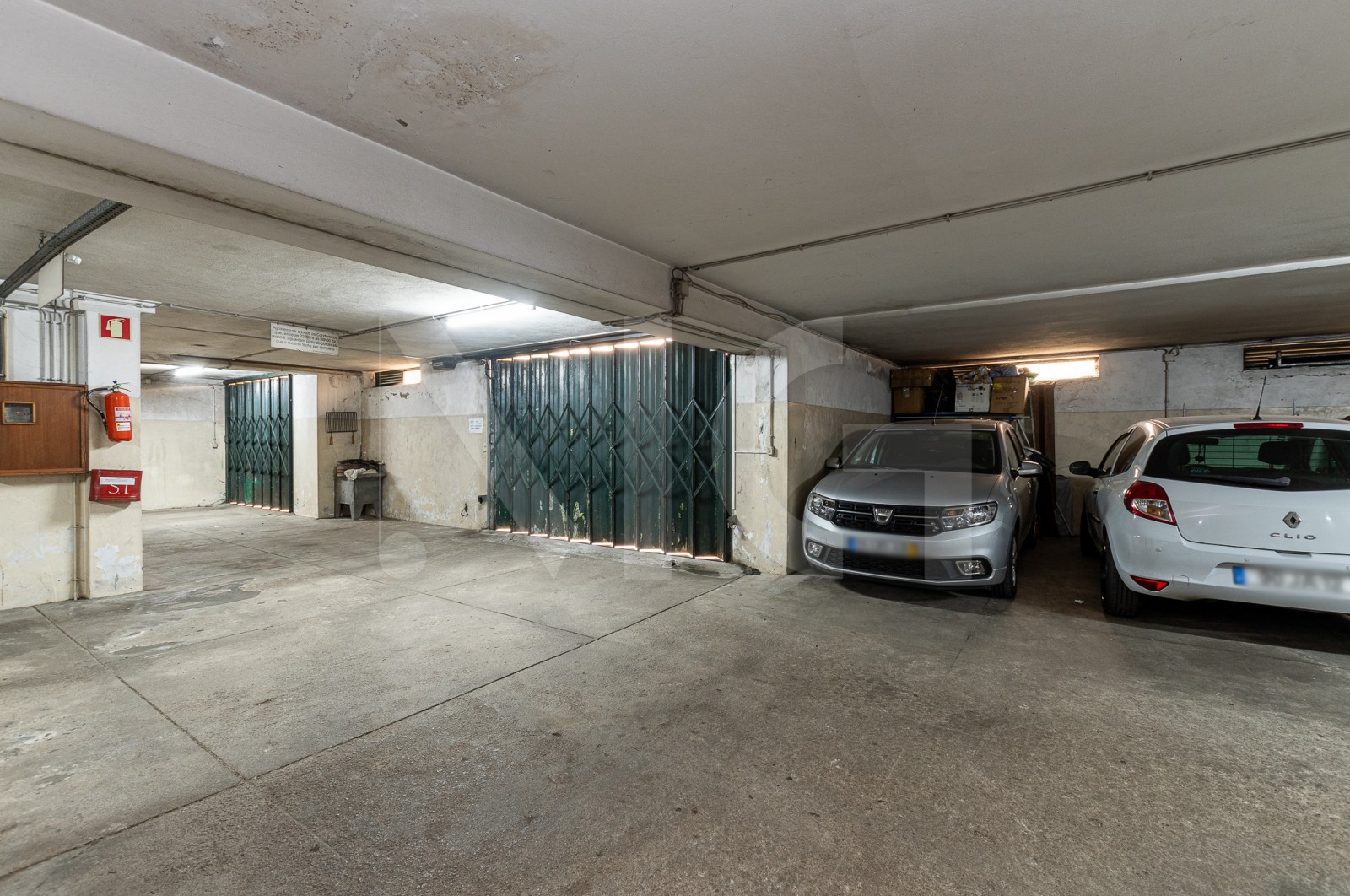 Apartment T2+1 for For sale in Alfena, Valongo, Porto - Parqueamento/Garagem (Imagem 1)