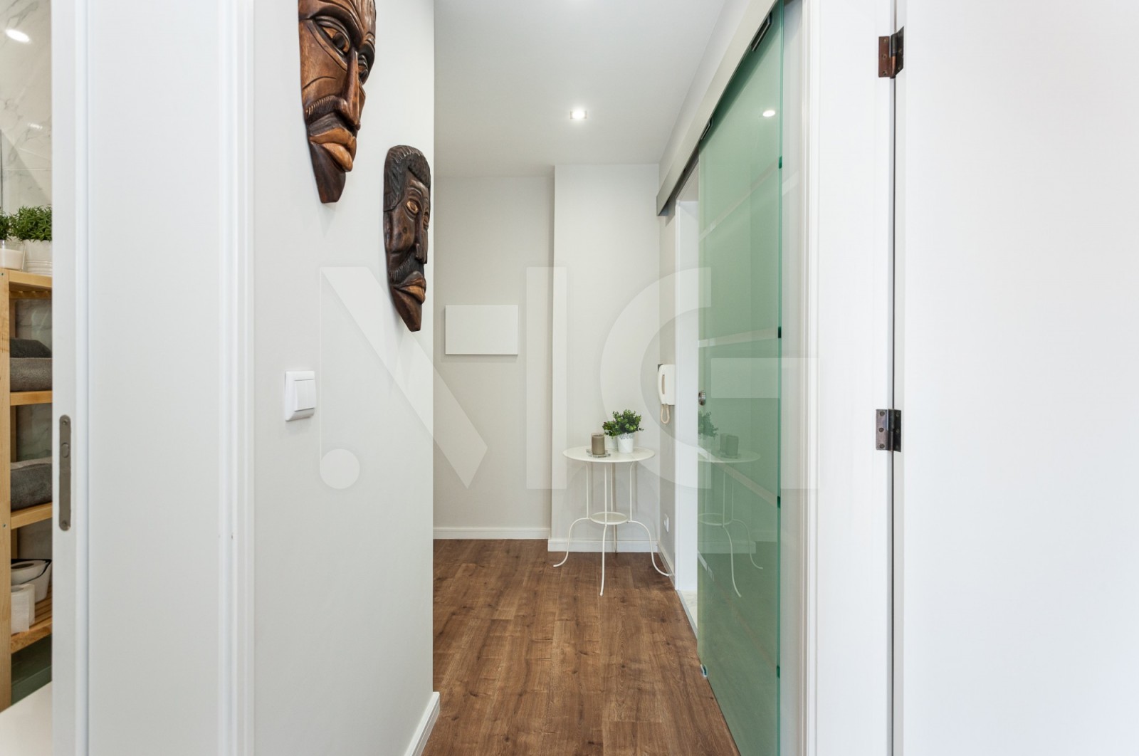 Apartment T1 for For sale in Paranhos, Porto, Porto - Corredor (Imagem 2)