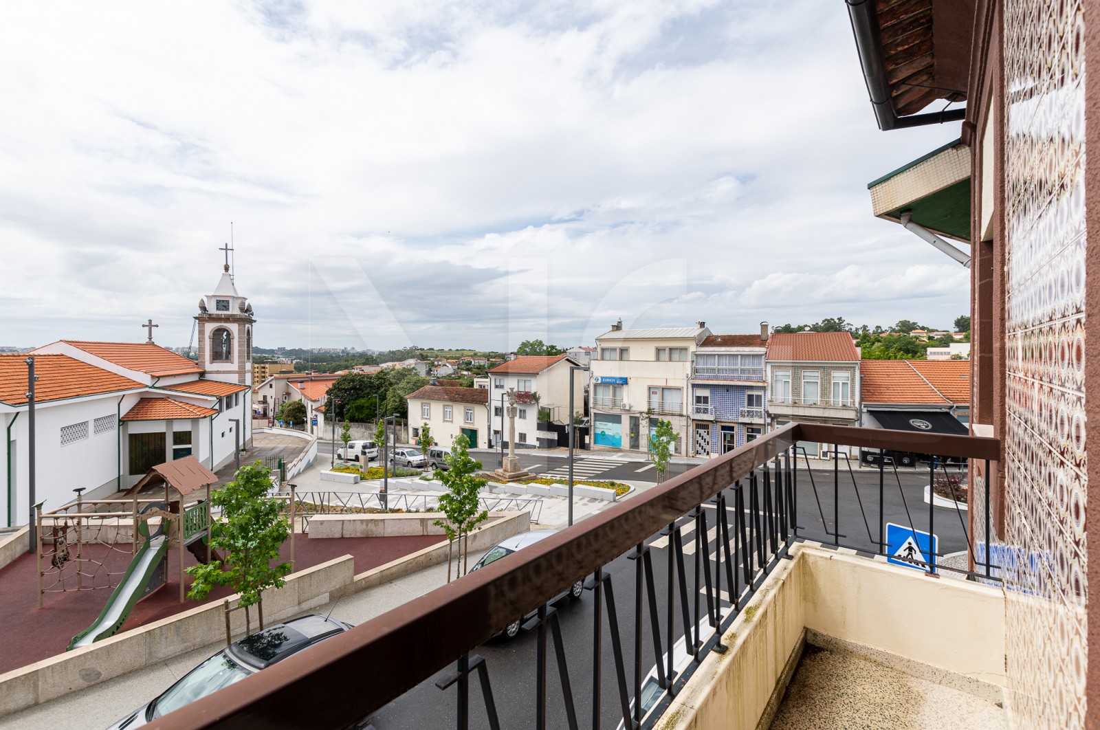 Moradia T3 para Venda em Baguim do Monte (Rio Tinto), Gondomar, Porto - Varanda (Imagem 2)