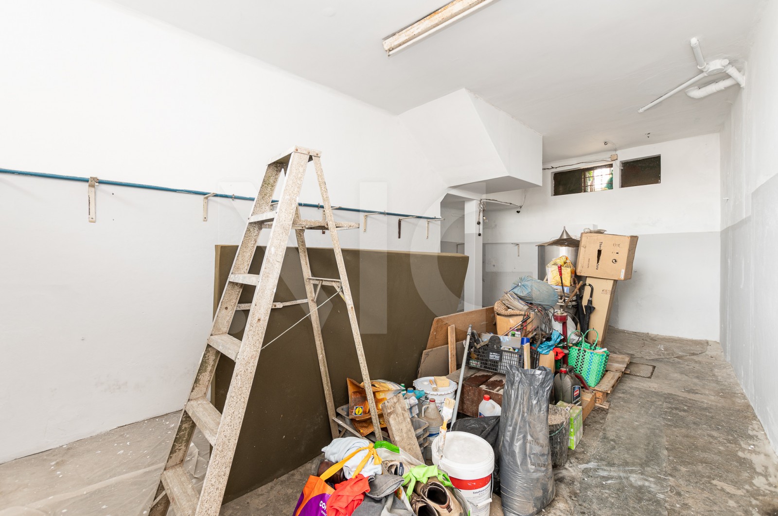 Moradia T3 para Venda em Baguim do Monte (Rio Tinto), Gondomar, Porto - Parqueamento/Garagem (Imagem 1)