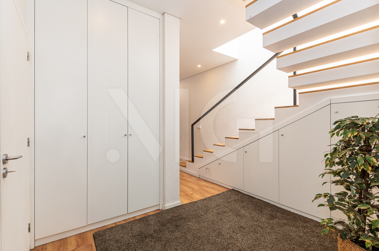 House T3+1 for For sale in Cedofeita, Santo Ildefonso, Sé, Miragaia, São Nicolau e Vitória, Porto, Porto - Corredor (Imagem 1)