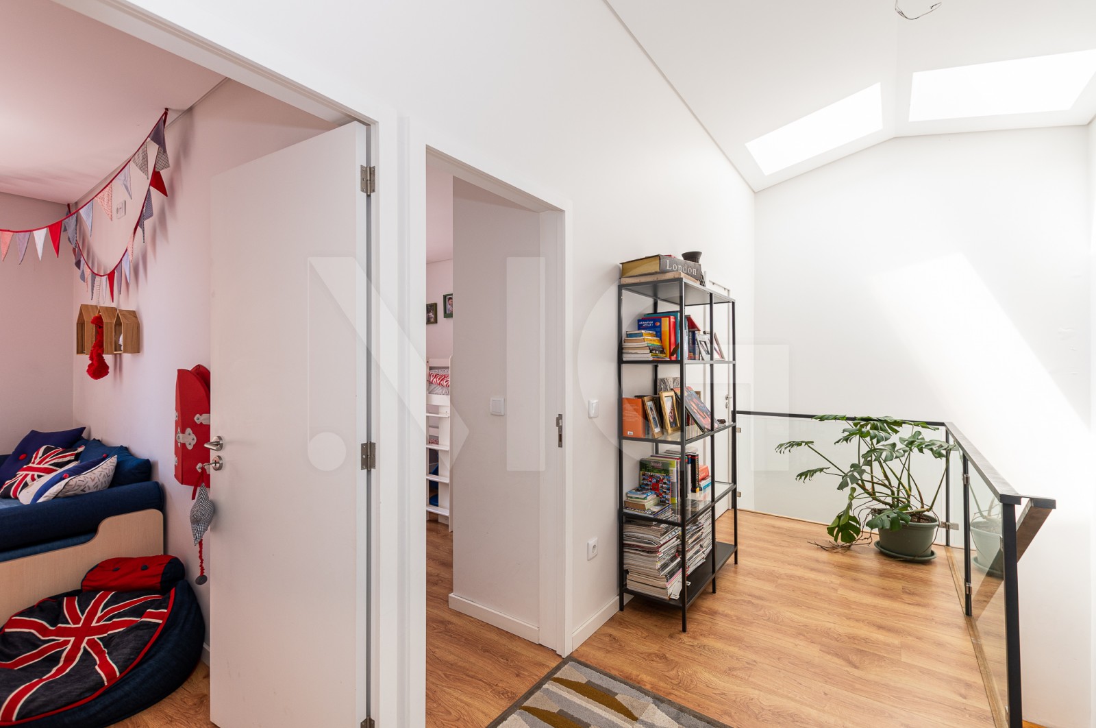 House T3+1 for For sale in Cedofeita, Santo Ildefonso, Sé, Miragaia, São Nicolau e Vitória, Porto, Porto - Corredor (Imagem 5)