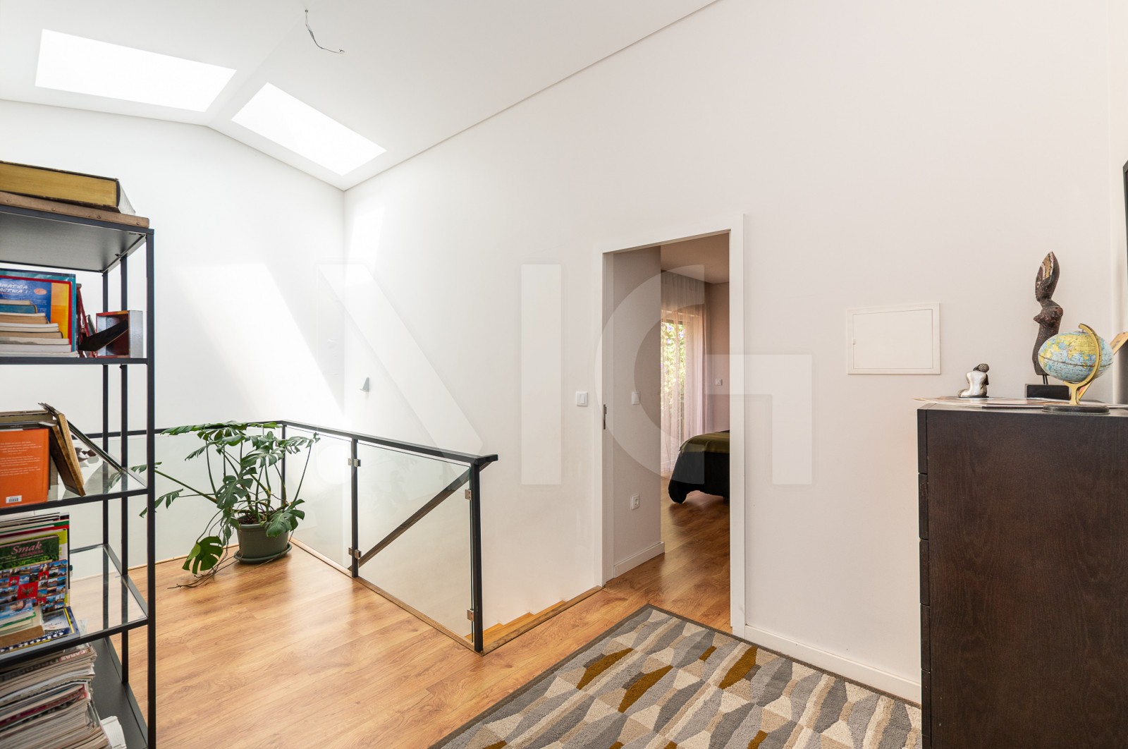 House T3+1 for For sale in Cedofeita, Santo Ildefonso, Sé, Miragaia, São Nicolau e Vitória, Porto, Porto - Corredor (Imagem 3)