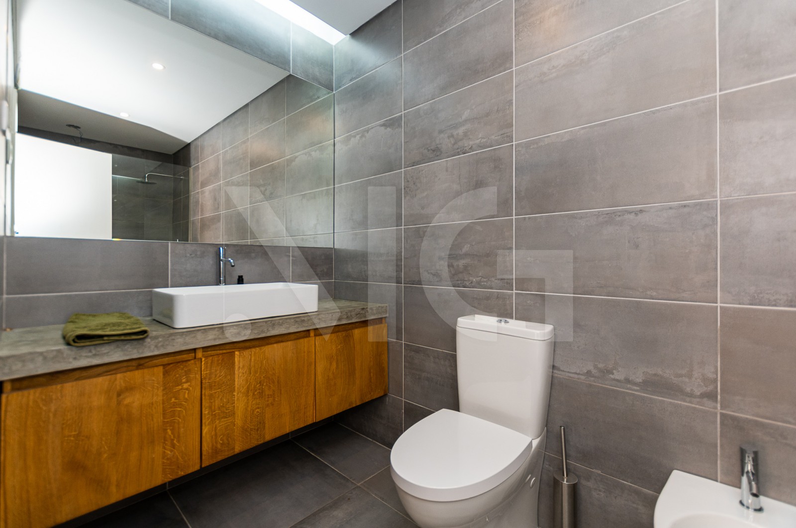 House T3+1 for For sale in Cedofeita, Santo Ildefonso, Sé, Miragaia, São Nicolau e Vitória, Porto, Porto - Casa de banho (Imagem 2)