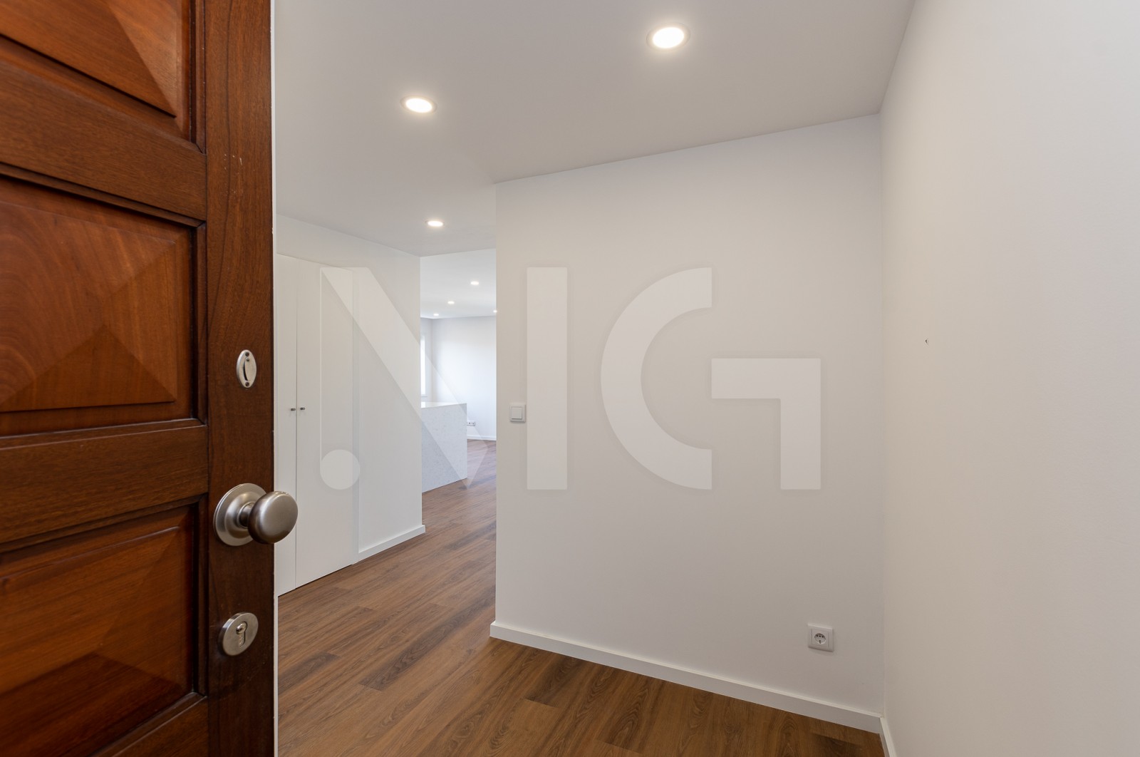 Apartamento T2 para Venda em Aldoar, Foz do Douro e Nevogilde, Porto, Porto - Hall de entrada (Imagem 1)