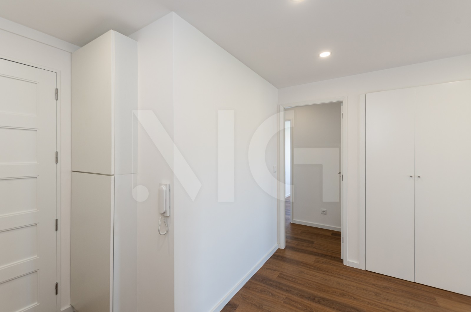 Apartamento T2 para Venda em Aldoar, Foz do Douro e Nevogilde, Porto, Porto - Hall de entrada (Imagem 2)