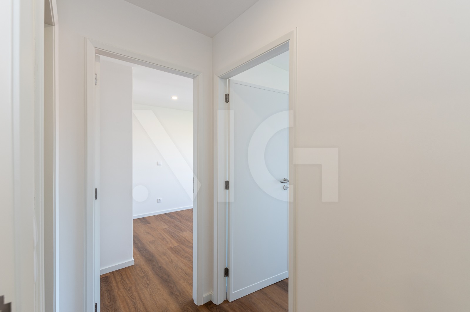 Apartamento T2 para Venda em Aldoar, Foz do Douro e Nevogilde, Porto, Porto - Corredor (Imagem 1)