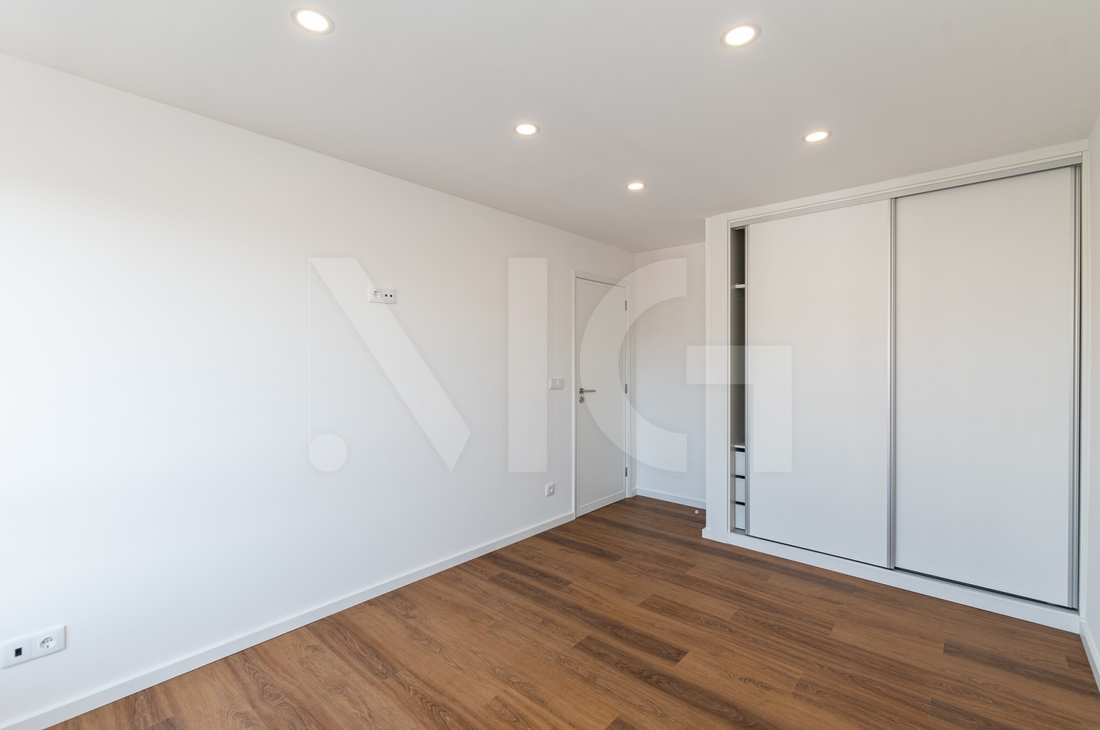 Apartamento T2 para Venda em Aldoar, Foz do Douro e Nevogilde, Porto, Porto - Quarto (Imagem 1)