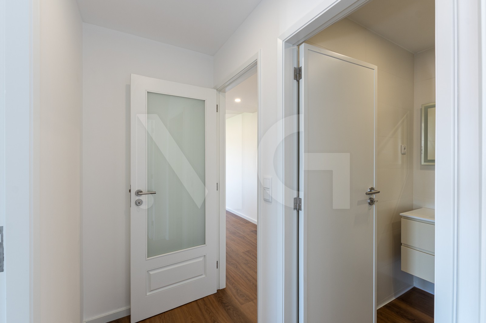 Apartamento T2 para Venda em Aldoar, Foz do Douro e Nevogilde, Porto, Porto - Corredor (Imagem 2)