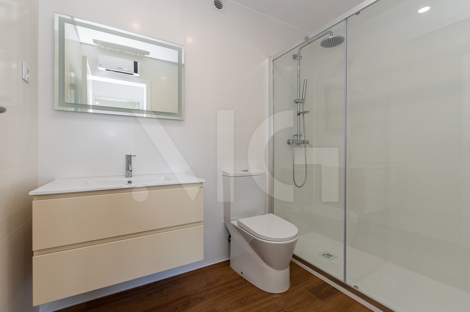 Apartamento T2 para Venda em Aldoar, Foz do Douro e Nevogilde, Porto, Porto - Casa de banho (Imagem 1)