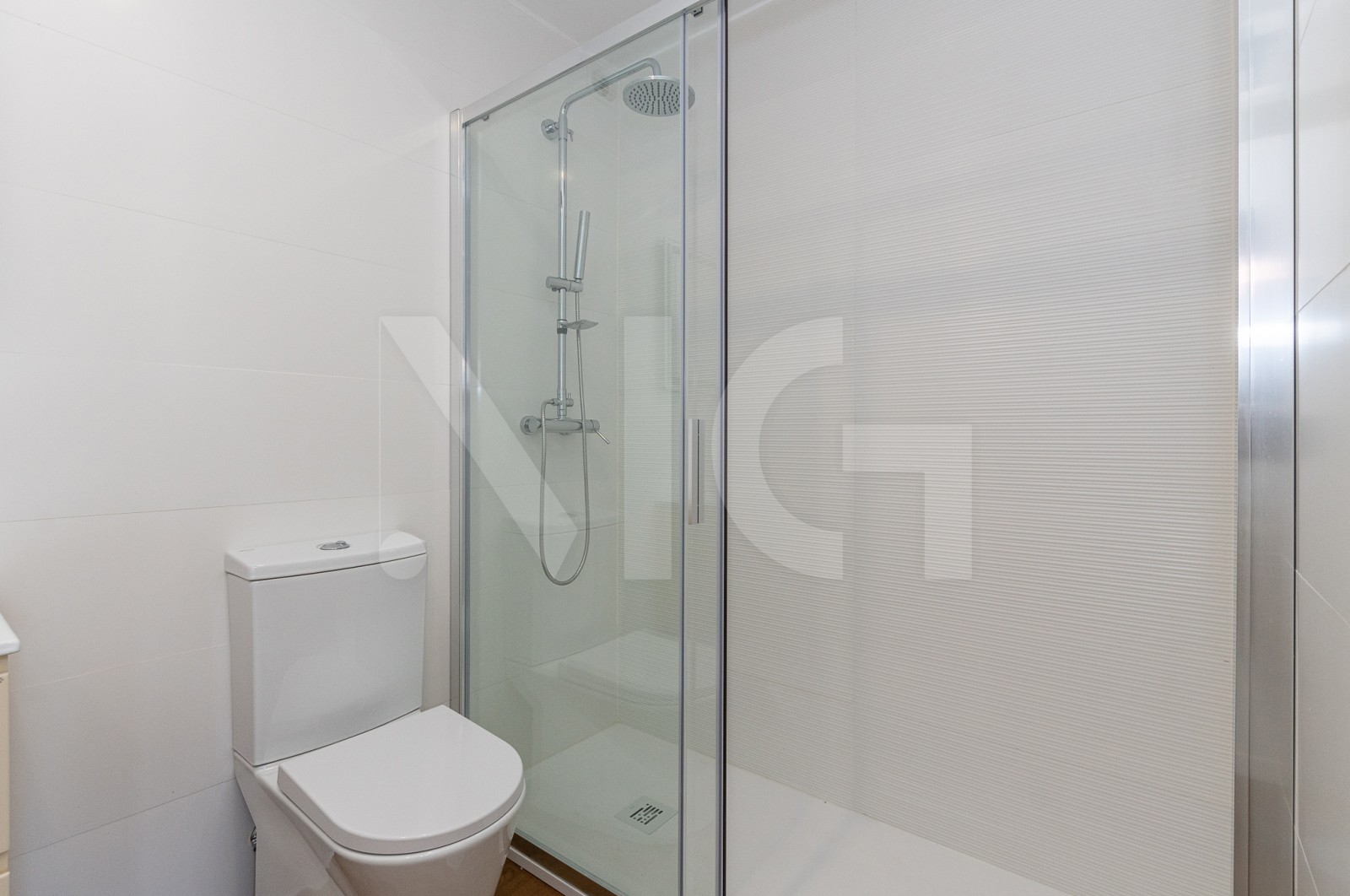 Apartamento T2 para Venda em Aldoar, Foz do Douro e Nevogilde, Porto, Porto - Casa de banho (Imagem 2)