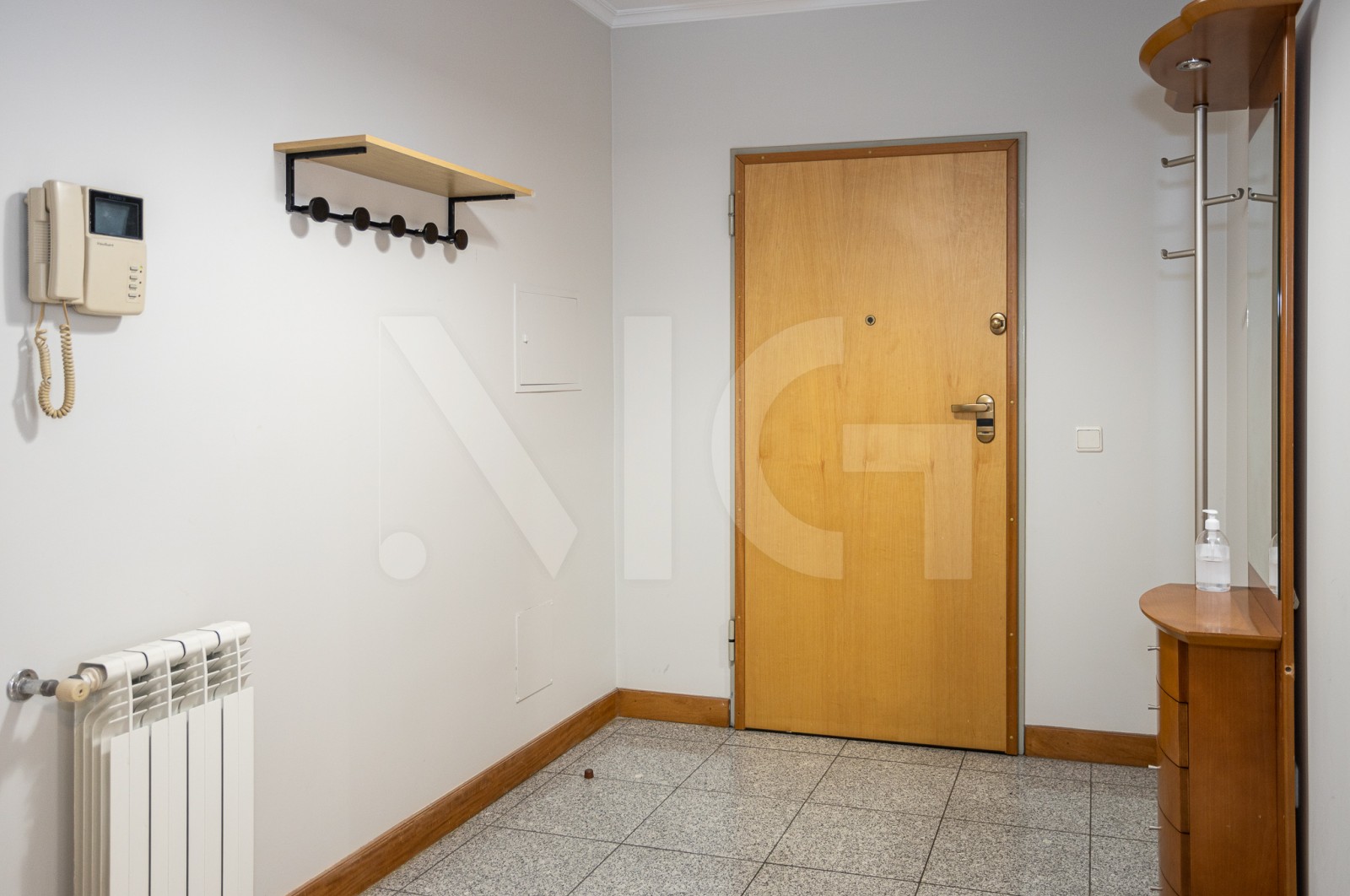 Apartamento T2 para Venda em Águas Santas, Maia, Porto - Hall de entrada (Imagem 1)
