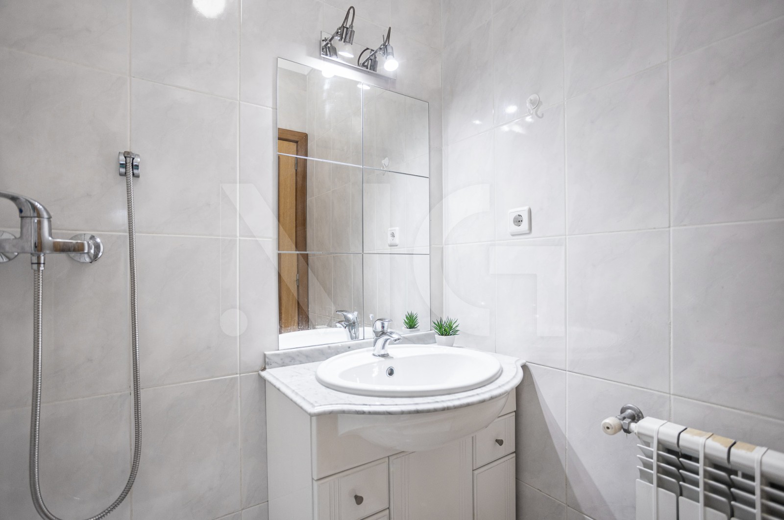 Apartamento T2 para Venda em Águas Santas, Maia, Porto - Casa de banho (Imagem 2)