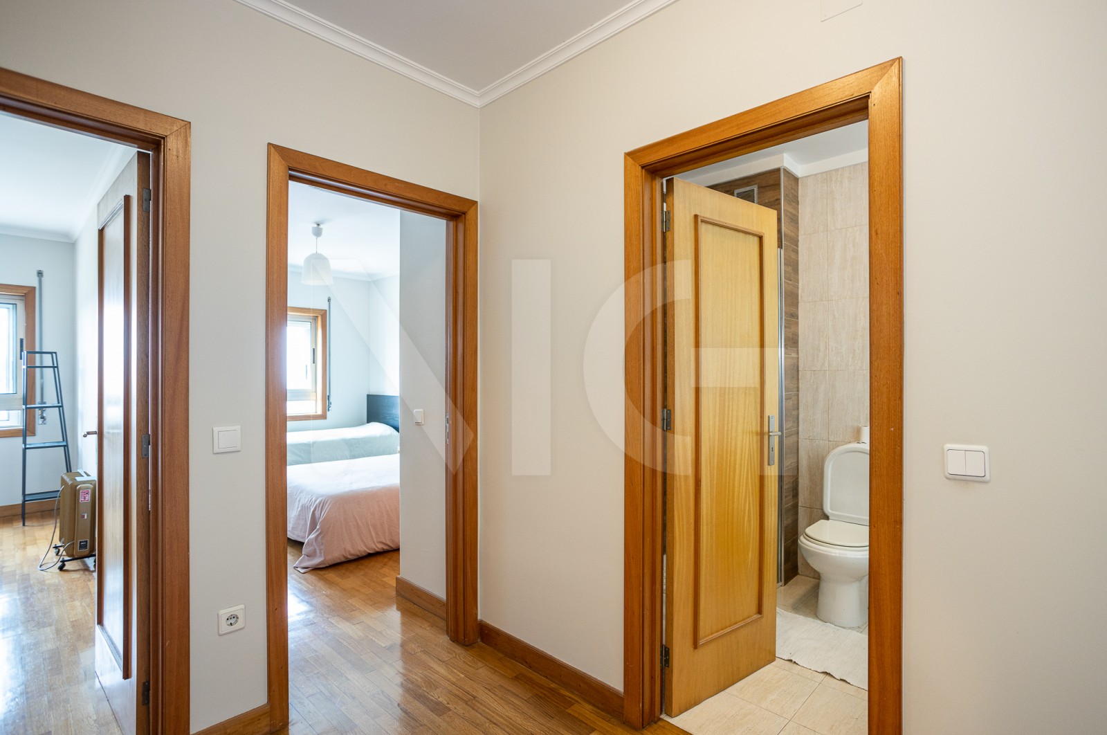 Apartamento T2 para Venda em Águas Santas, Maia, Porto - Corredor (Imagem 1)