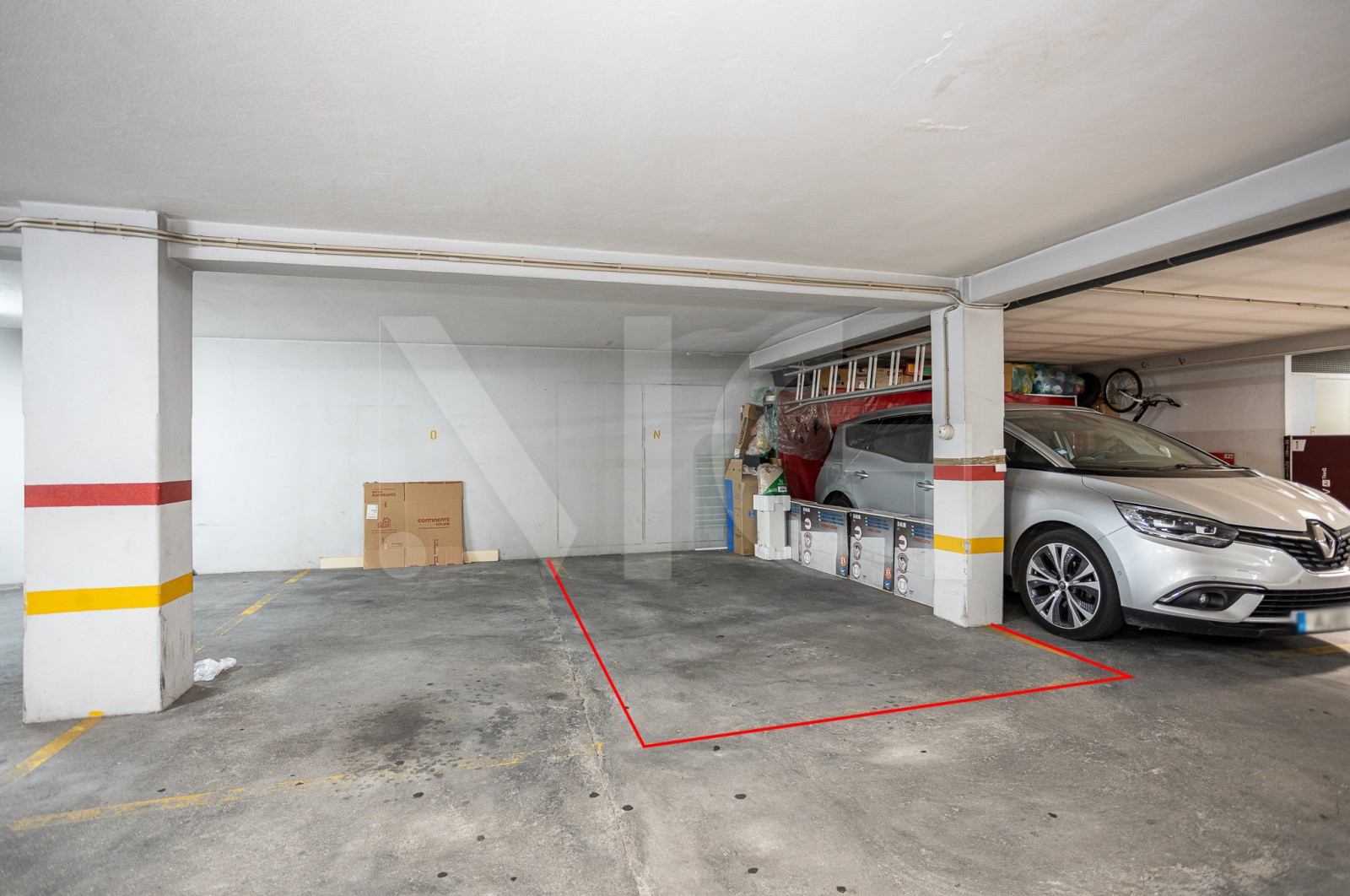 Apartamento T2 para Venda em Águas Santas, Maia, Porto - Parqueamento/Garagem (Imagem 1)