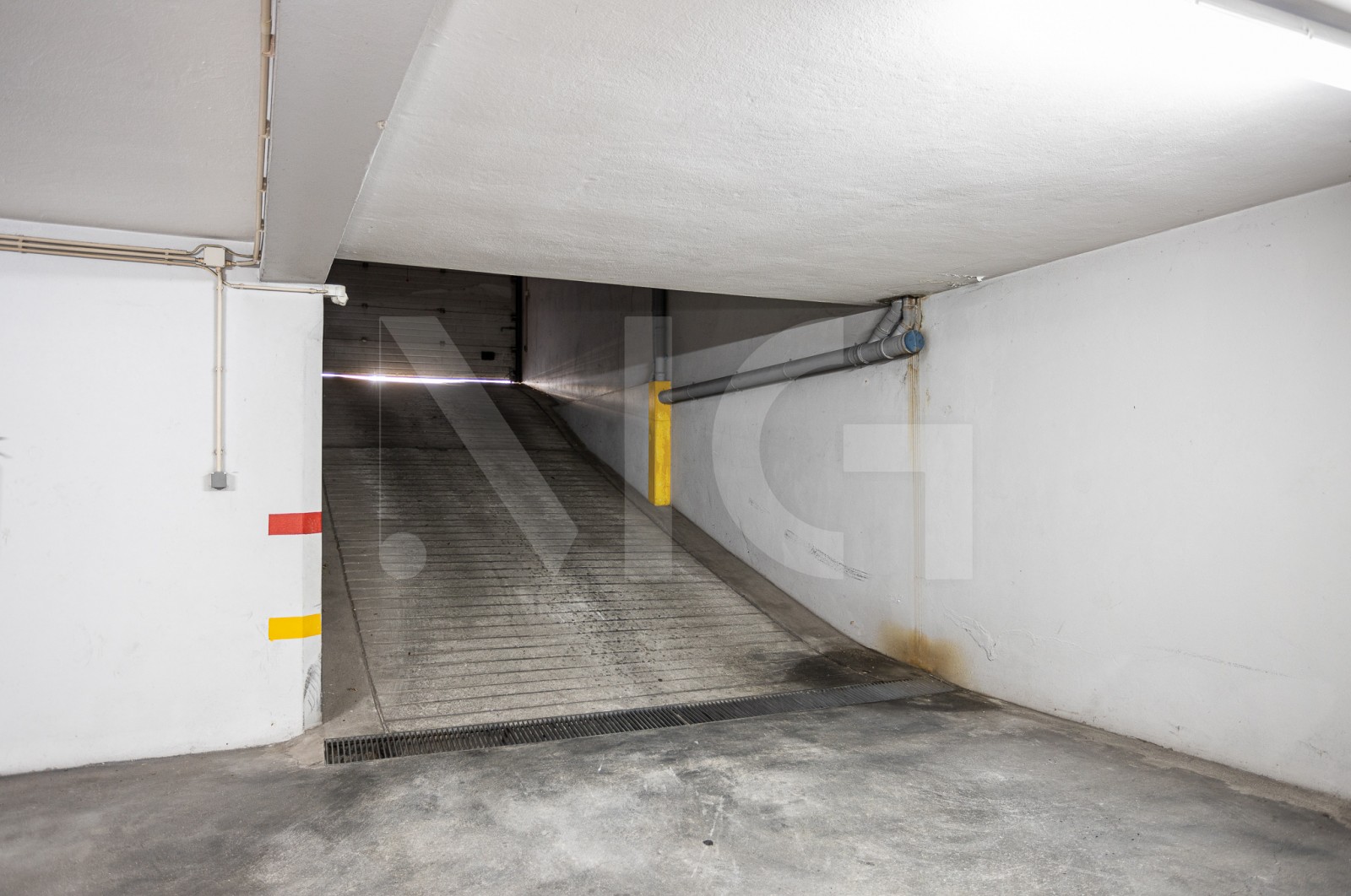 Apartamento T2 para Venda em Águas Santas, Maia, Porto - Parqueamento/Garagem (Imagem 2)