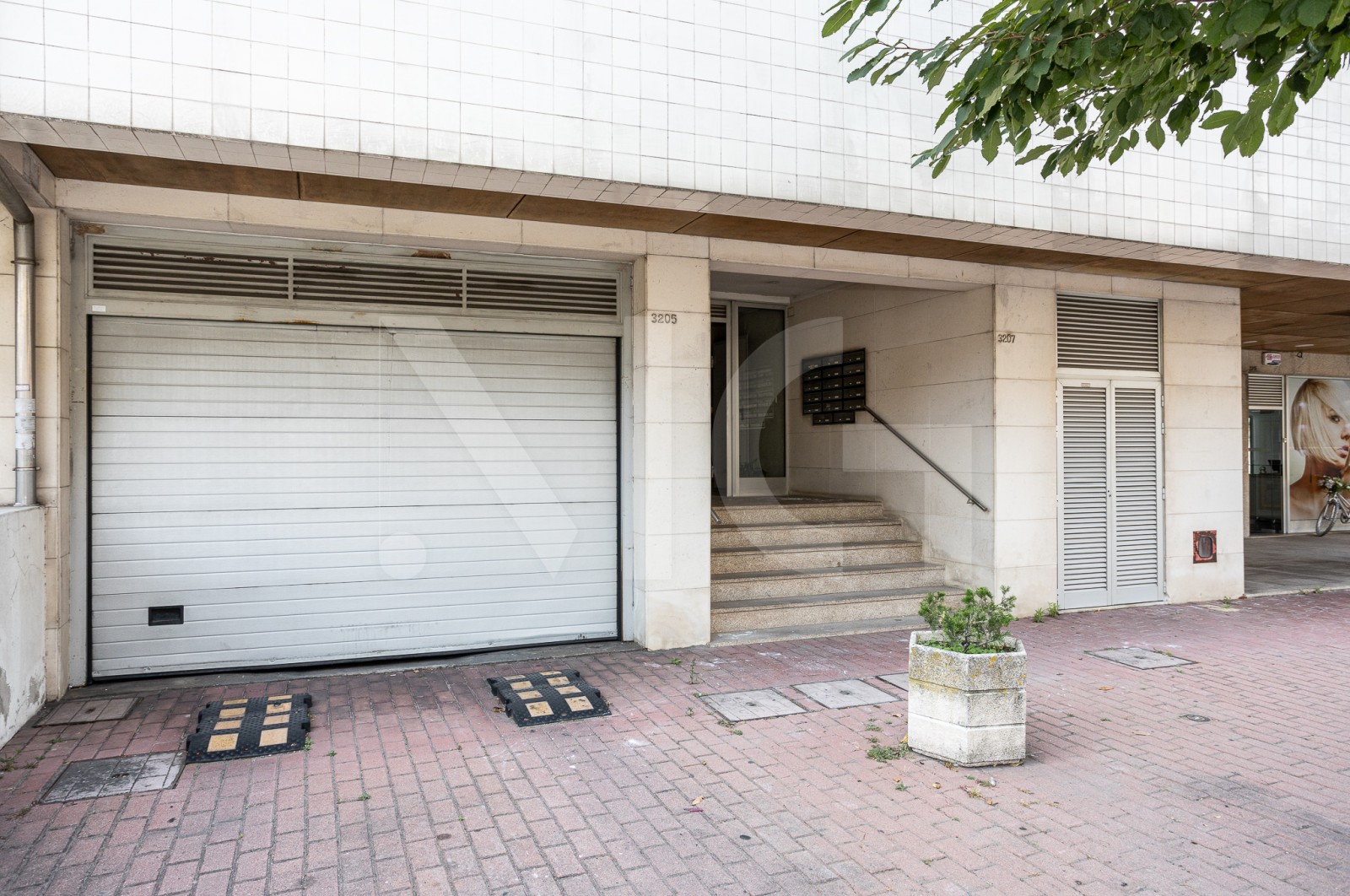 Apartamento T2 para Venda em Águas Santas, Maia, Porto - Parqueamento/Garagem (Imagem 3)