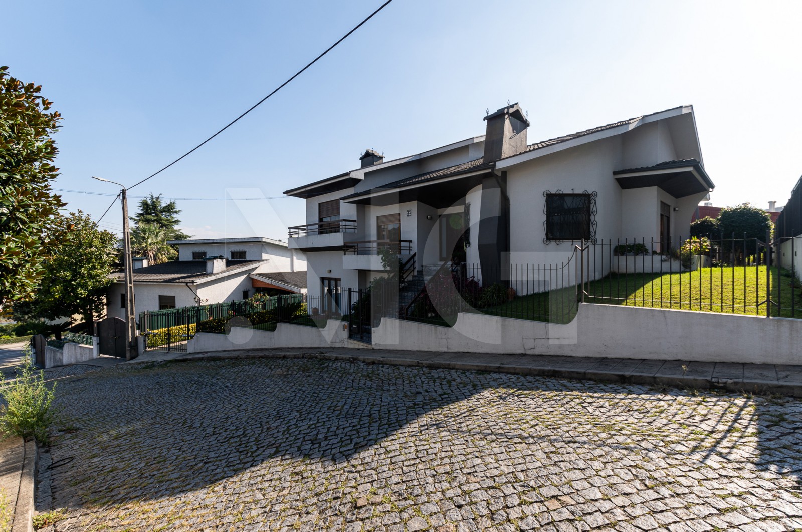 House T3+1 for For sale in Baguim do Monte (Rio Tinto), Gondomar, Porto - Fachada (Imagem 2)