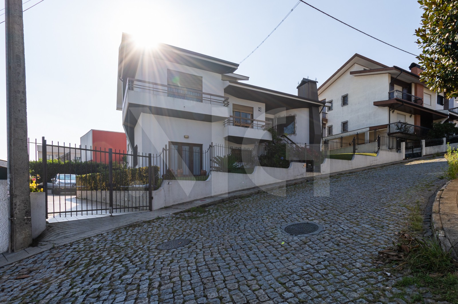 House T3+1 for For sale in Baguim do Monte (Rio Tinto), Gondomar, Porto - Fachada (Imagem 1)