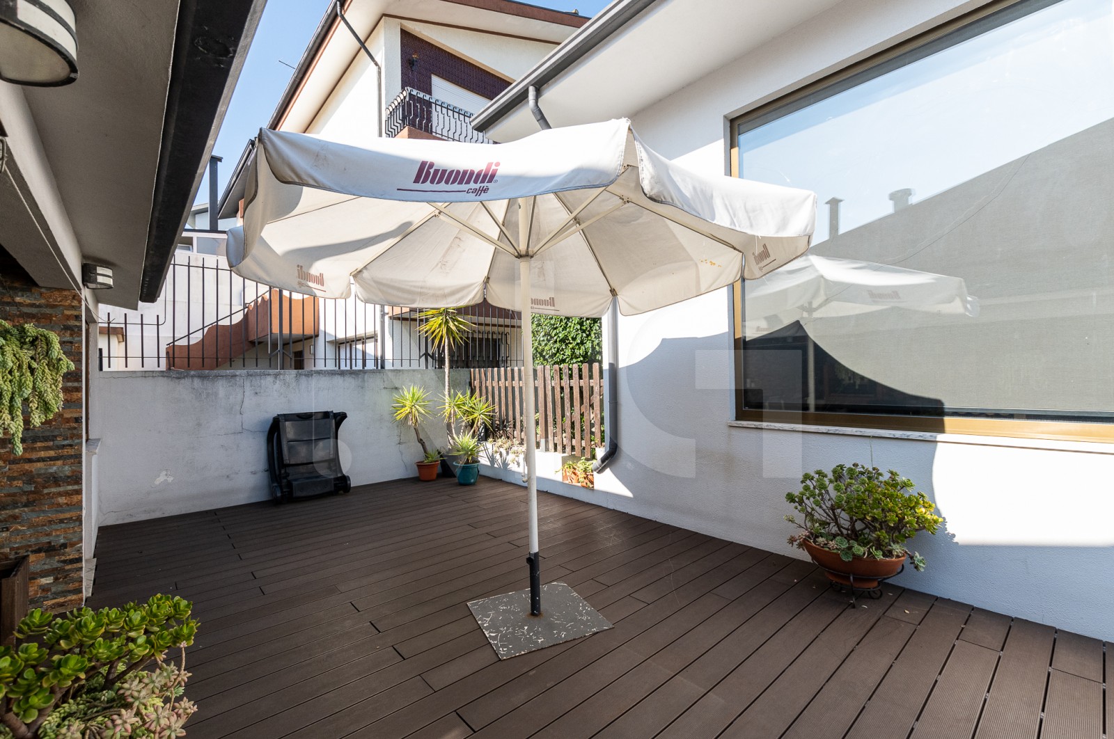 House T3+1 for For sale in Baguim do Monte (Rio Tinto), Gondomar, Porto - Terraço (Imagem 4)