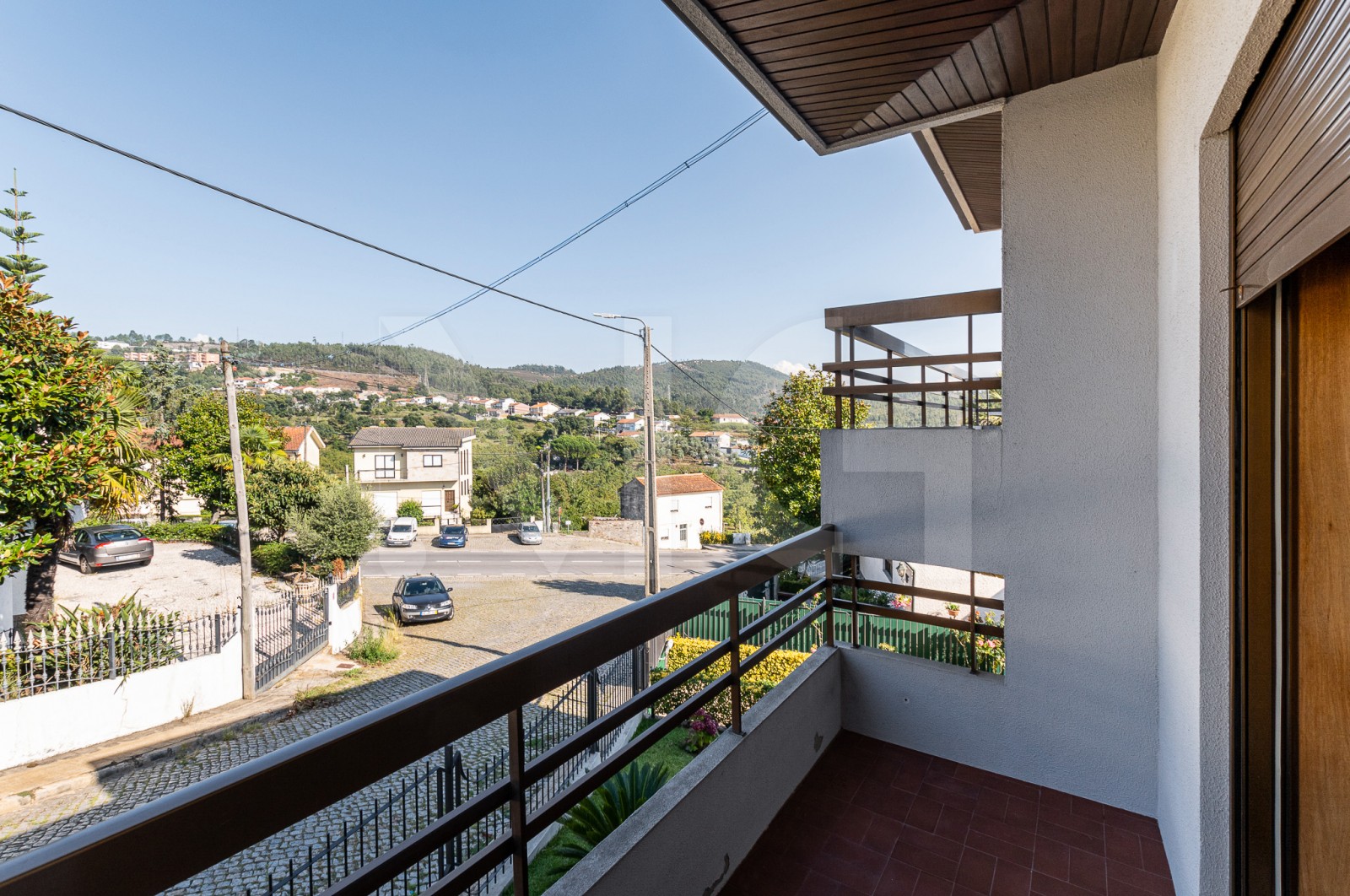 House T3+1 for For sale in Baguim do Monte (Rio Tinto), Gondomar, Porto - Varanda (Imagem 2)