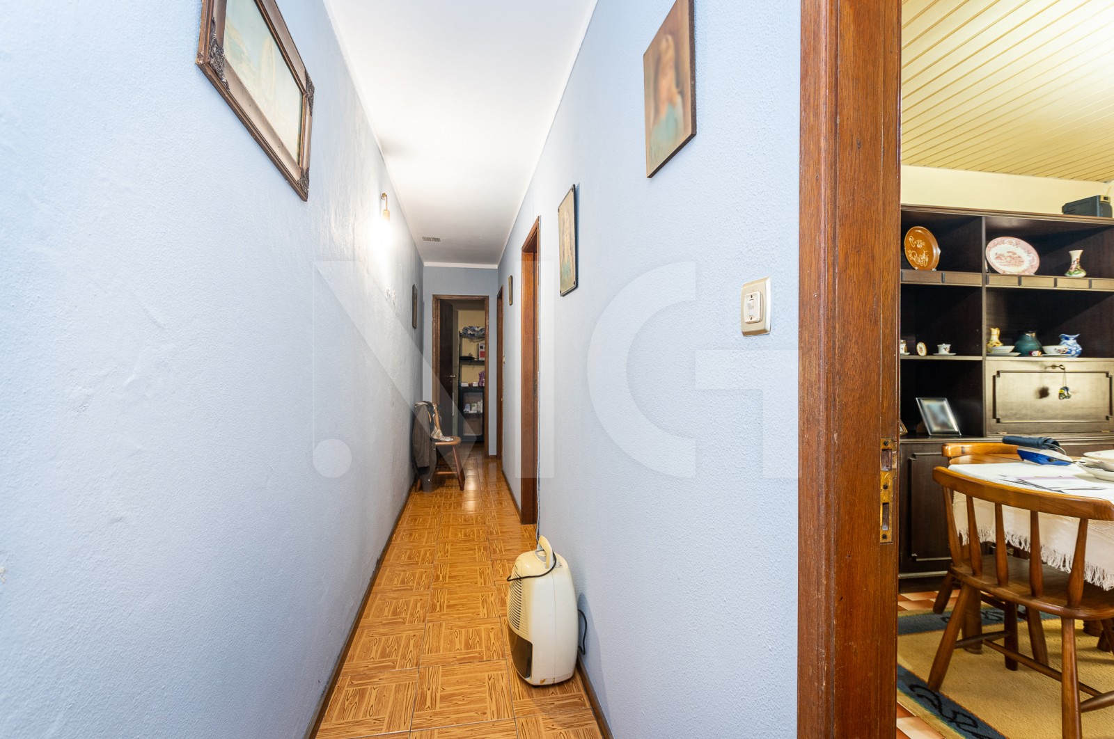 House T5 for For sale in Custóias, Leça do Balio e Guifões, Matosinhos, Porto - Corredor (Imagem 1)