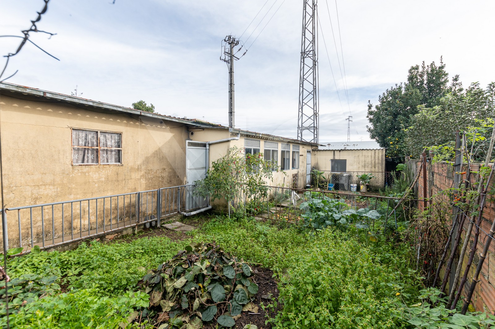 House T5 for For sale in Custóias, Leça do Balio e Guifões, Matosinhos, Porto - Quintal/Jardim (Imagem 4)