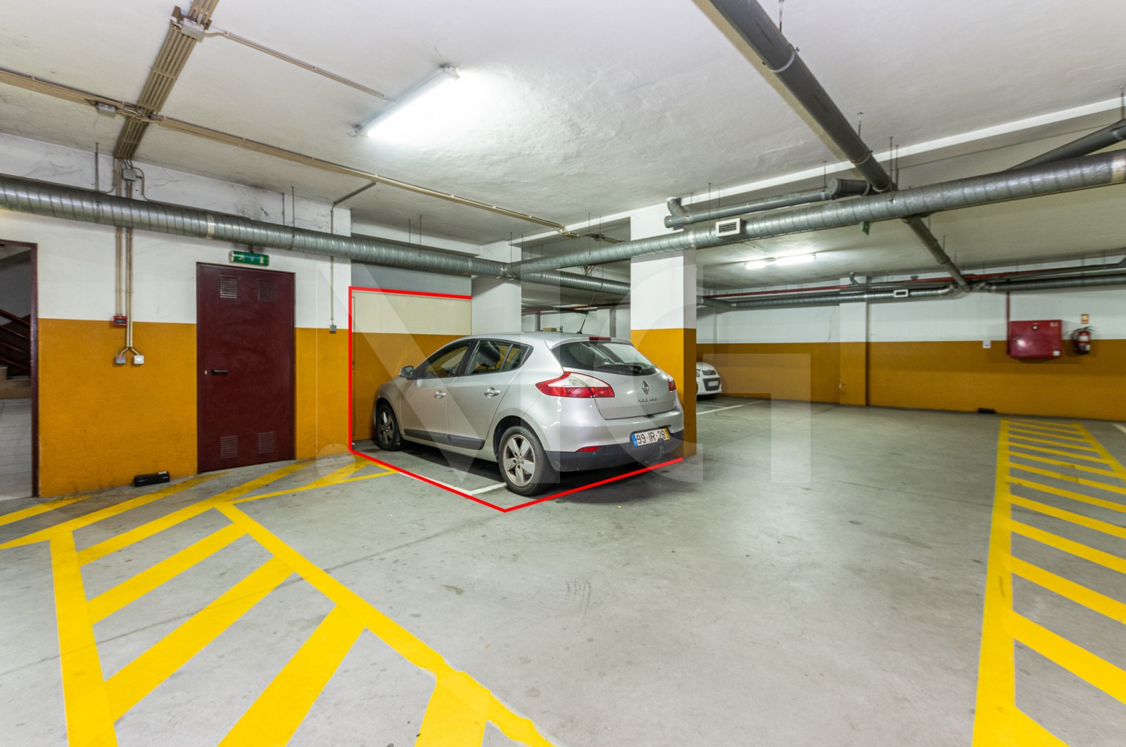 Apartment T2 for For sale in Rio Tinto, Gondomar, Porto - Parqueamento/Garagem (Imagem 1)