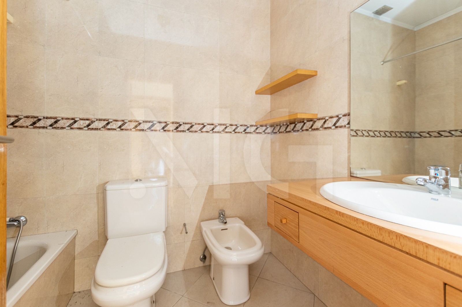 Moradia T3 para Venda em Caldas de Vizela (São Miguel e São João), Vizela, Braga - Casa de banho (Imagem 2)