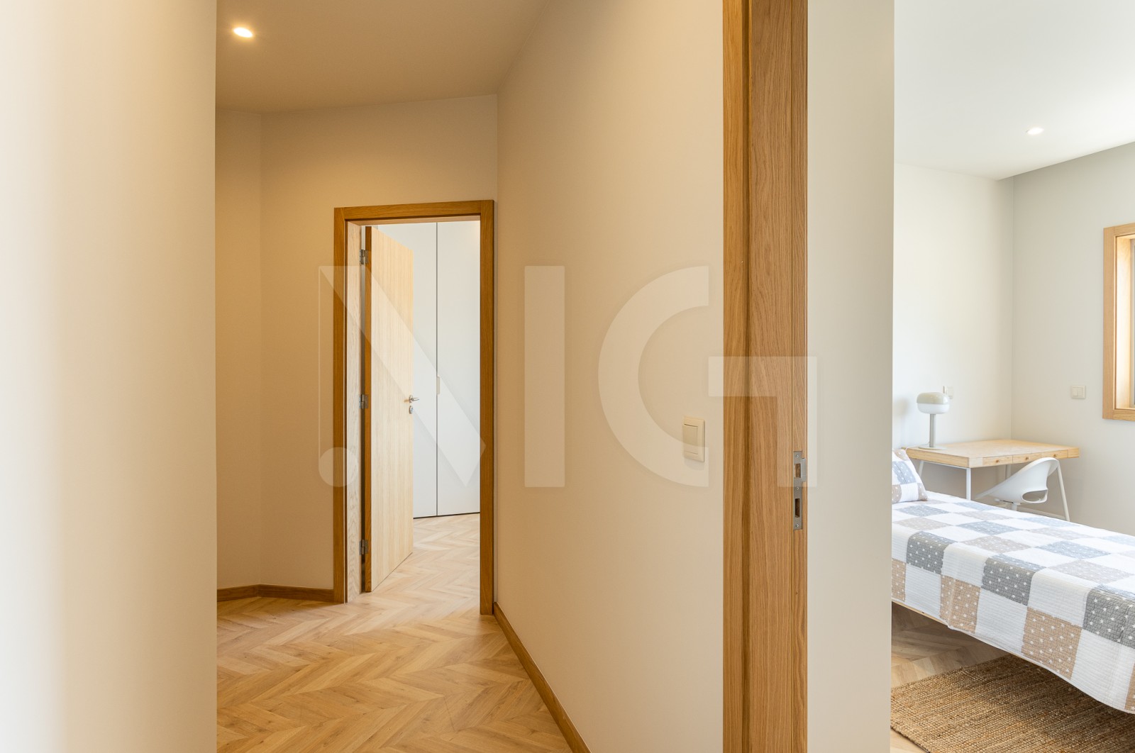 Apartamento T3 para Venda em Rio Tinto, Gondomar, Porto - Corredor (Imagem 2)