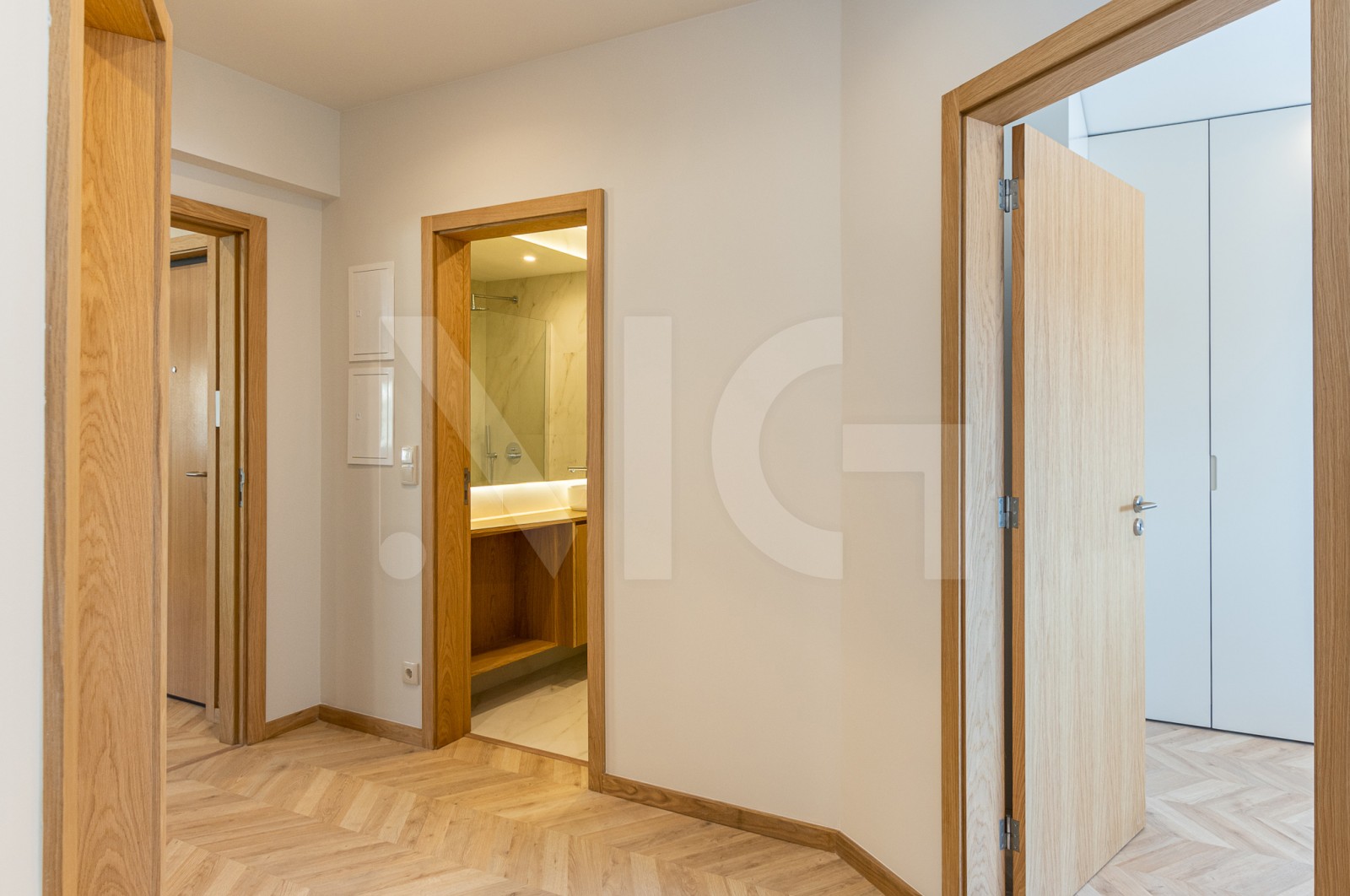 Apartamento T3 para Venda em Rio Tinto, Gondomar, Porto - Corredor (Imagem 3)