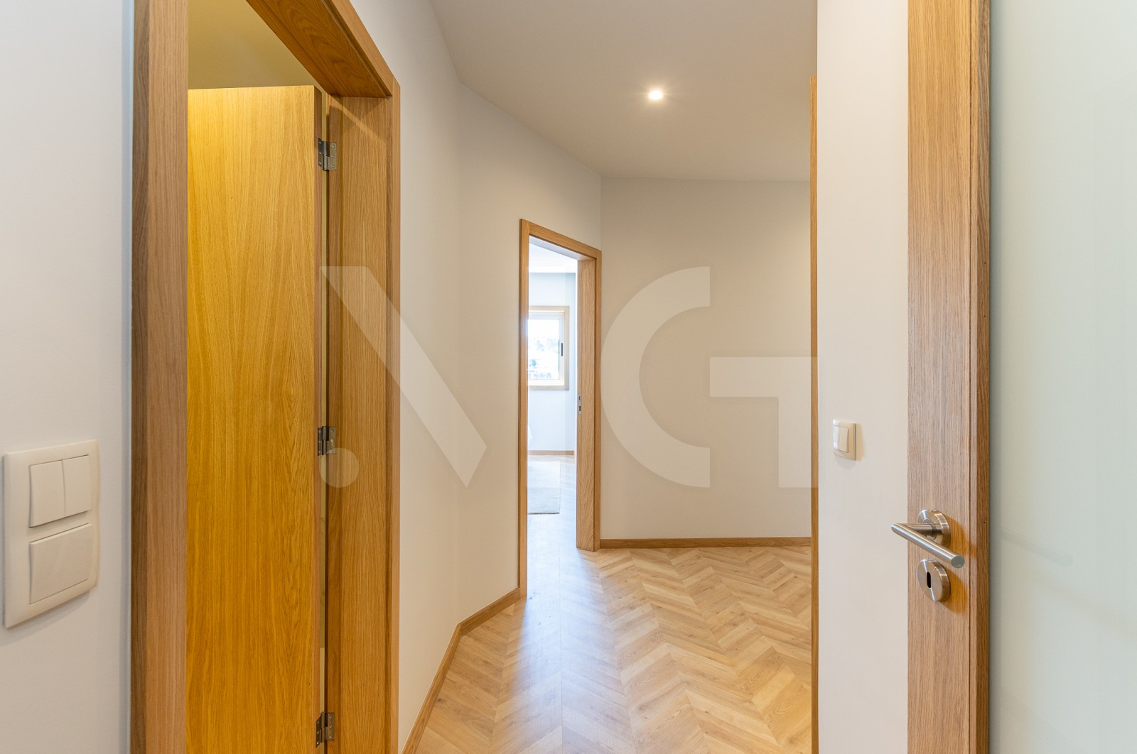 Apartamento T3 para Venda em Rio Tinto, Gondomar, Porto - Corredor (Imagem 4)