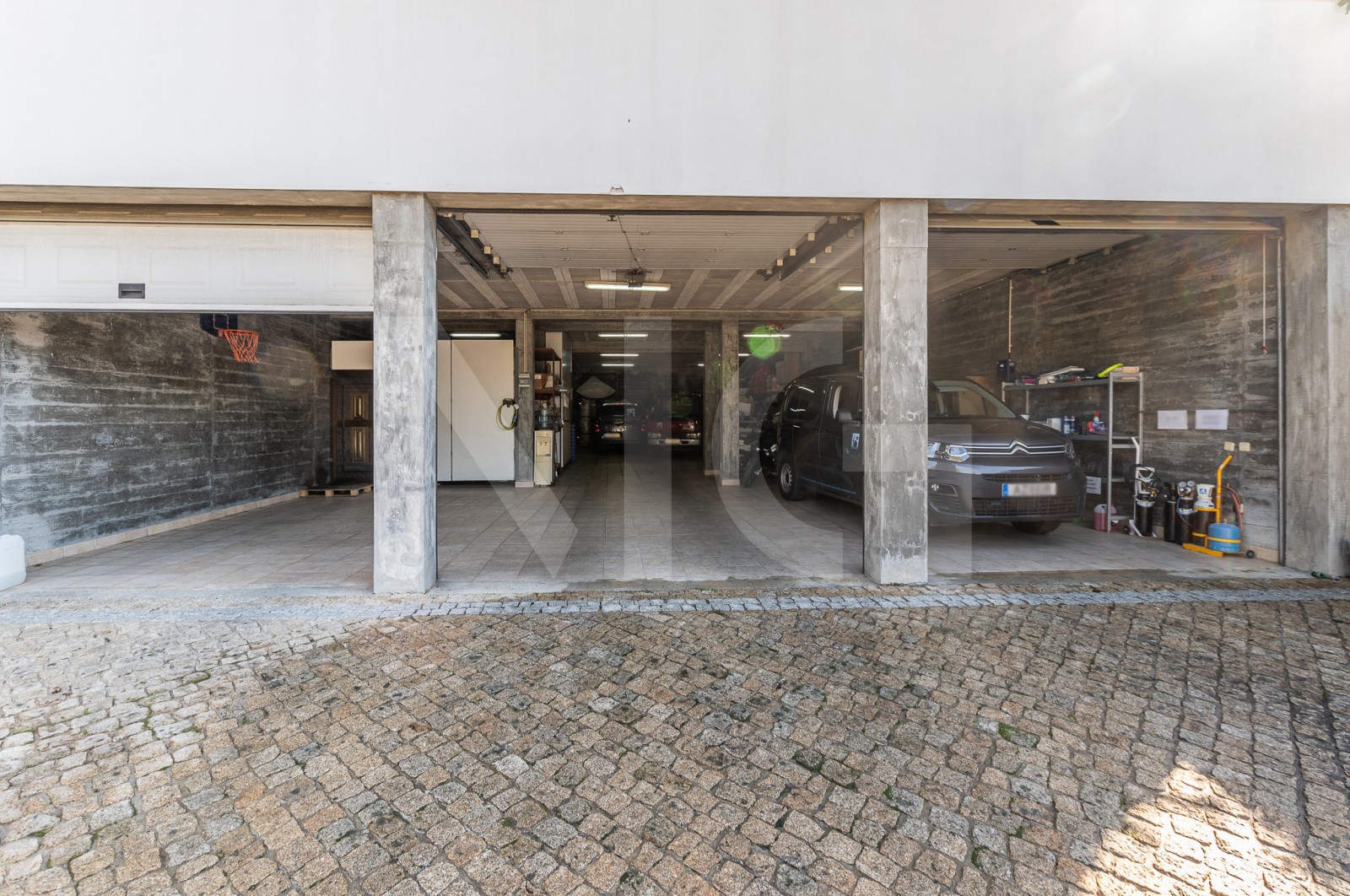 Moradia T3 para Venda em Torrados e Sousa, Felgueiras, Porto - Parqueamento/Garagem (Imagem 1)