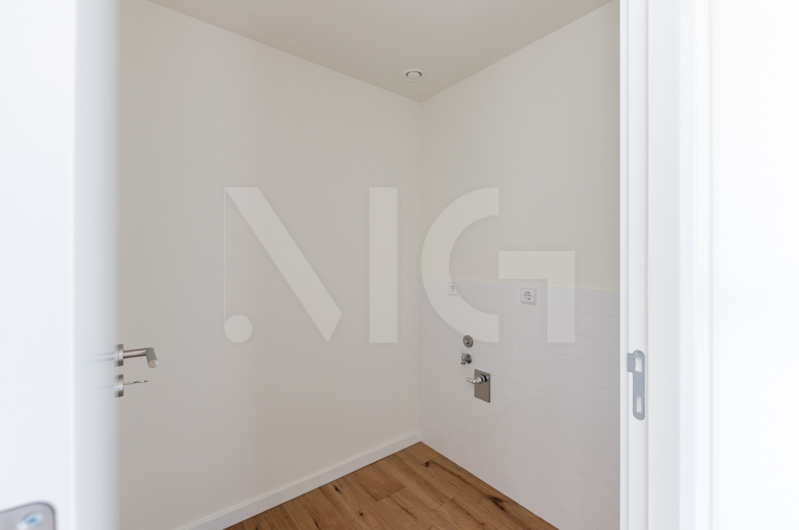 Apartamento T3 para Venda em Matosinhos e Leça da Palmeira, Matosinhos, Porto - Corredor (Imagem 3)