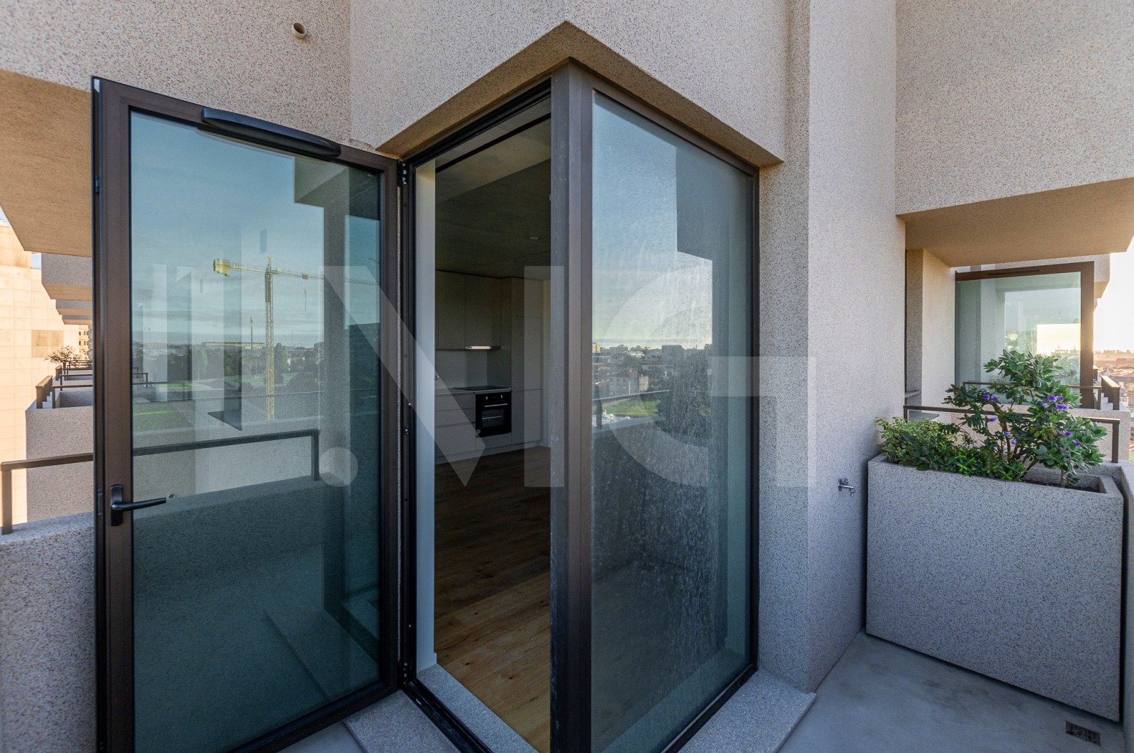 Apartamento T3 para Venda em Matosinhos e Leça da Palmeira, Matosinhos, Porto - Varanda (Imagem 1)