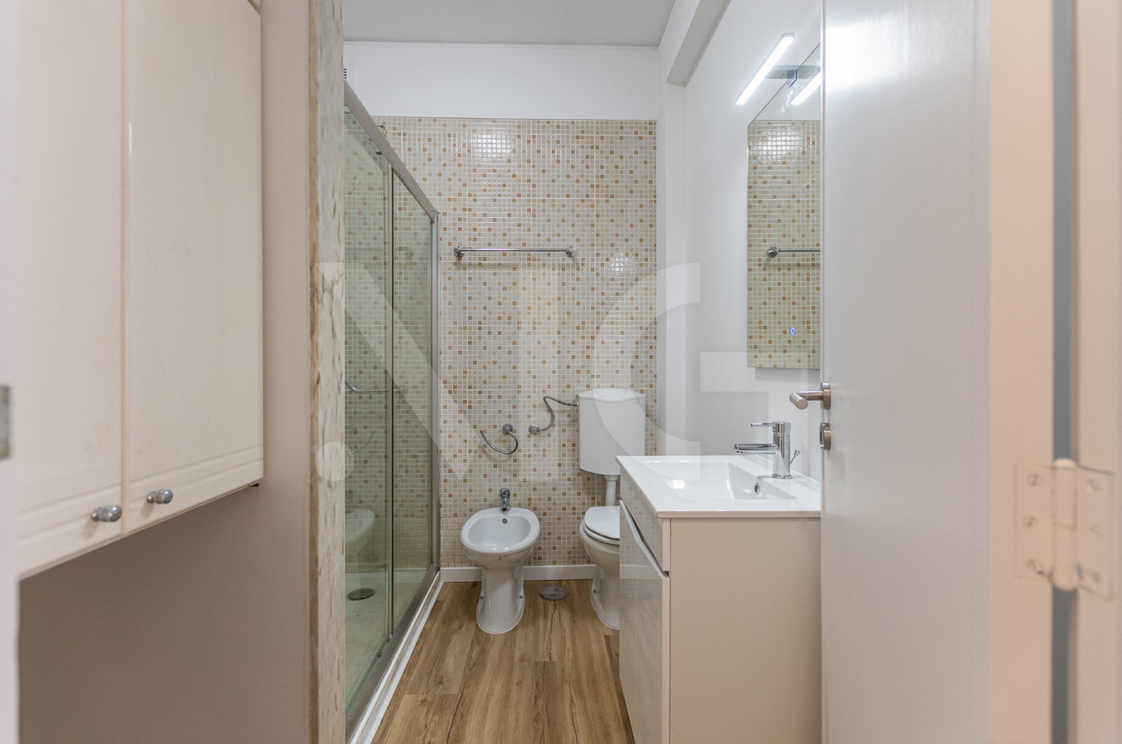 Apartment T1 for For sale in Bonfim, Porto, Porto - Casa de banho (Imagem 2)