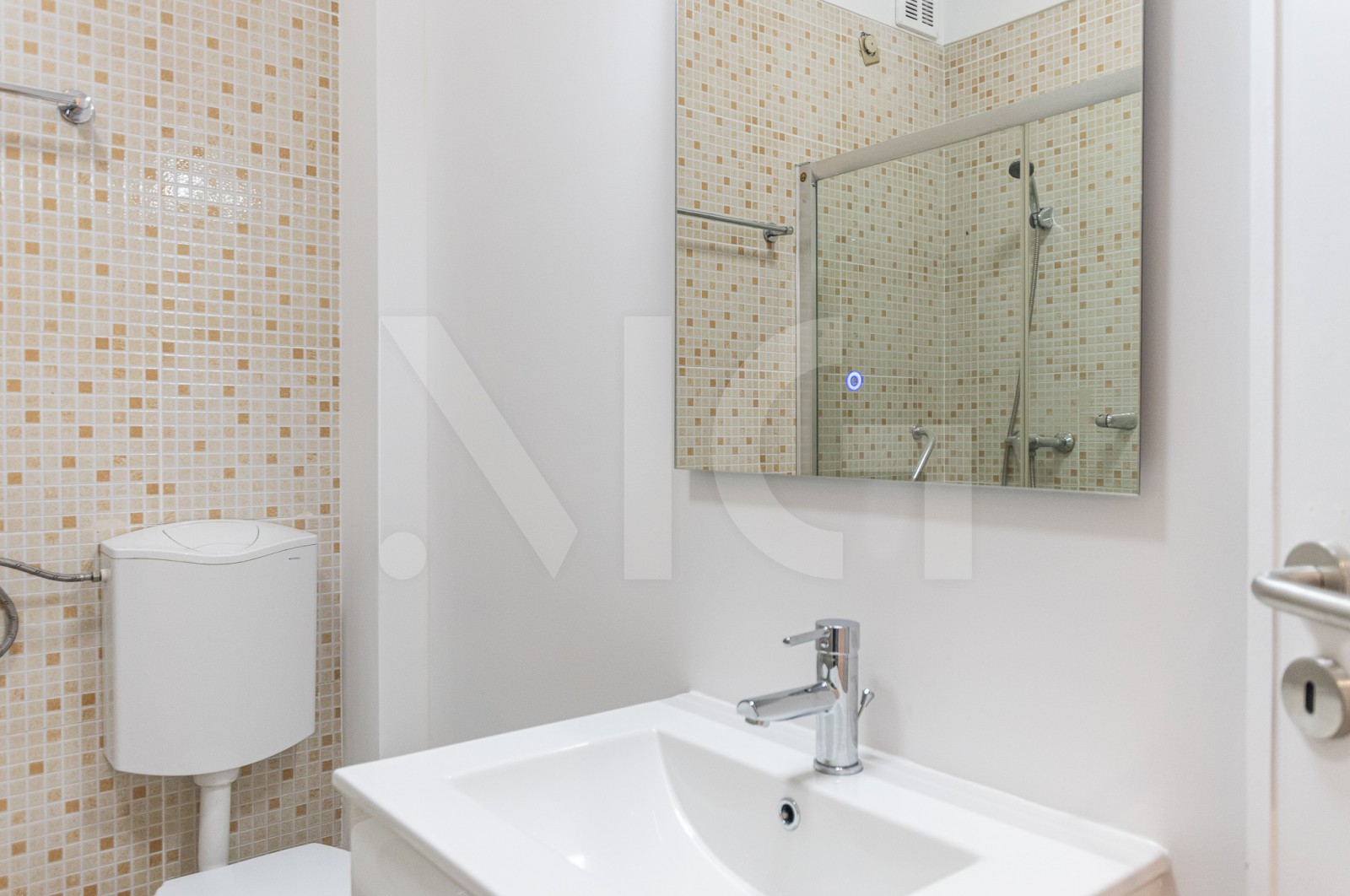 Apartment T1 for For sale in Bonfim, Porto, Porto - Casa de banho (Imagem 3)