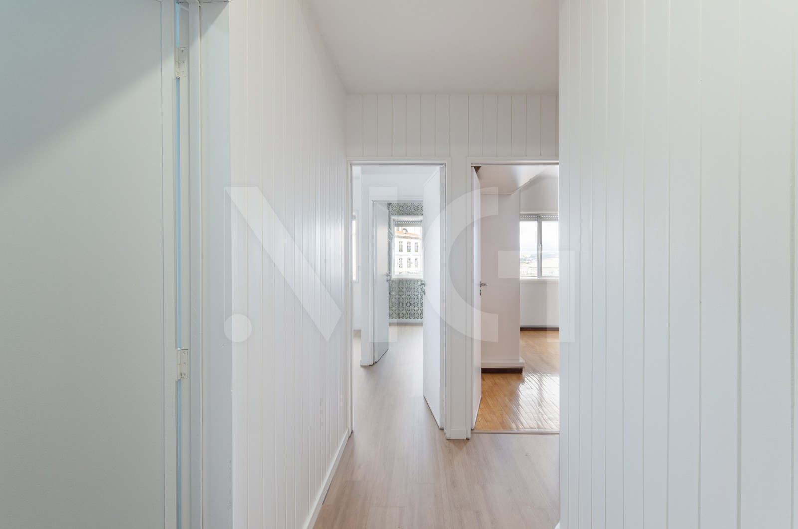 Apartment T1 for For sale in Bonfim, Porto, Porto - Corredor (Imagem 1)