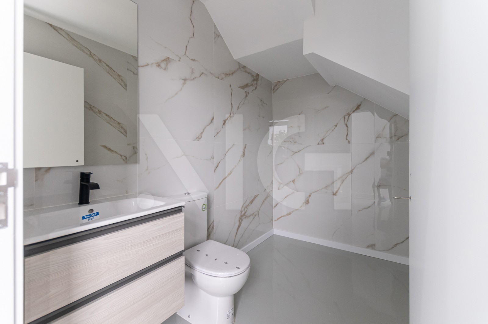 House T3 for For sale in Campanhã, Porto, Porto - Casa de banho (Imagem 1)