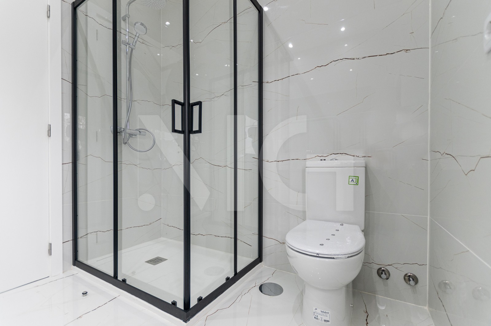 House T3 for For sale in Campanhã, Porto, Porto - Casa de banho (Imagem 5)