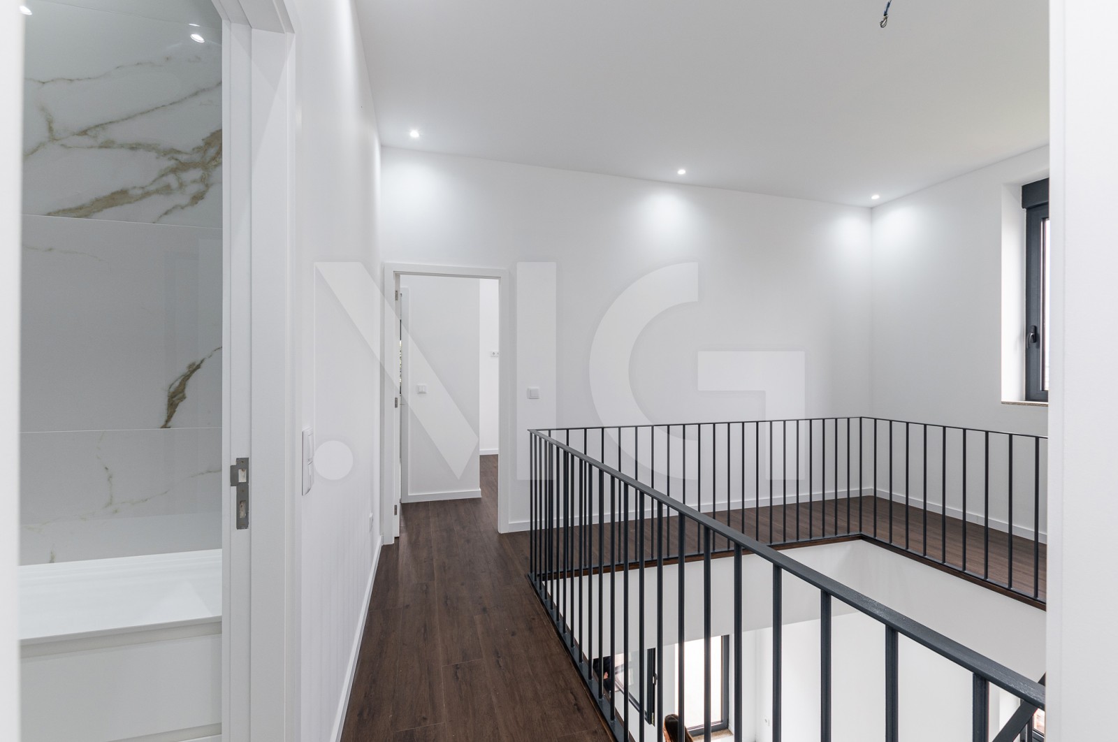 House T3 for For sale in Campanhã, Porto, Porto - Corredor (Imagem 8)